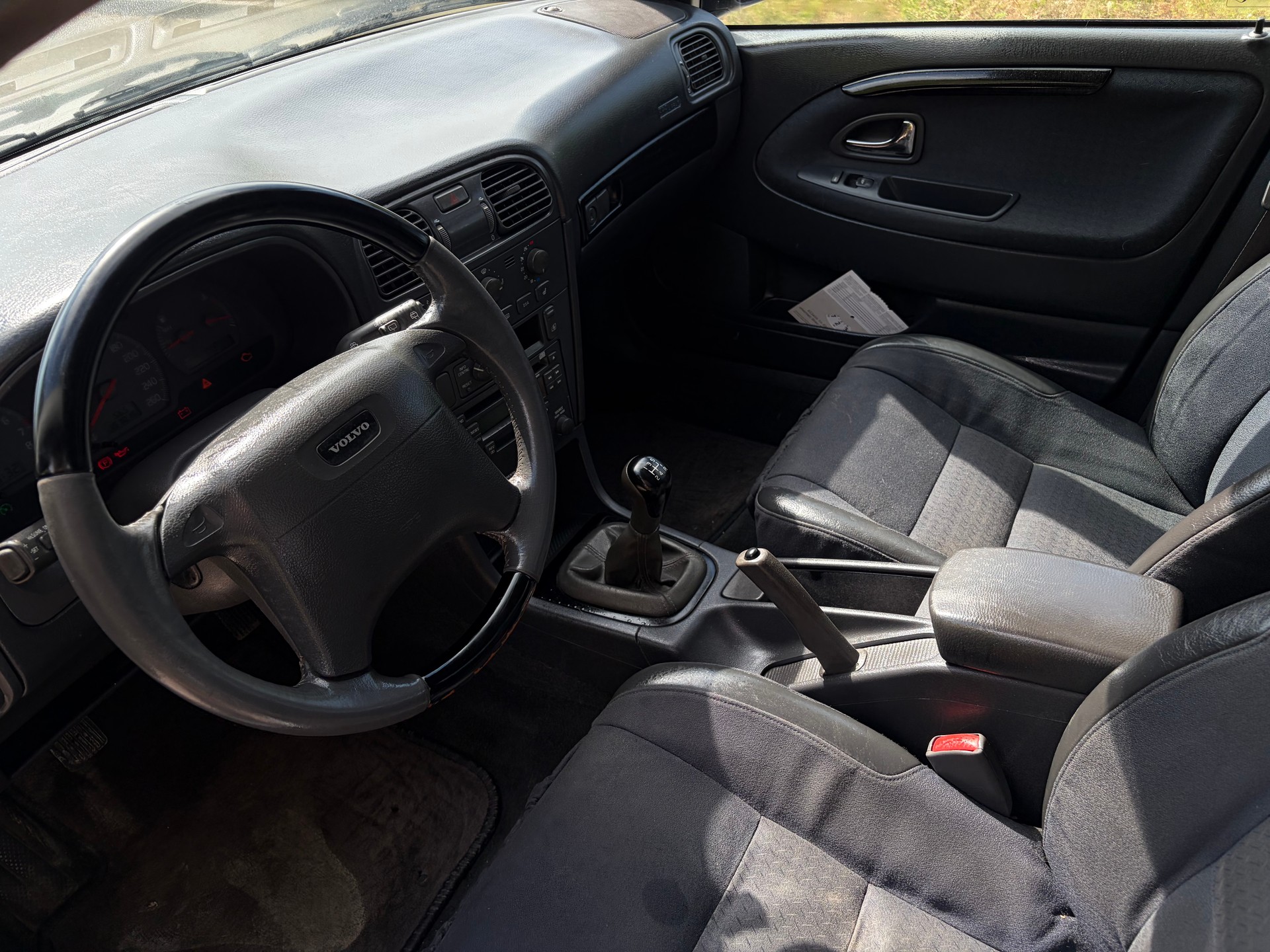 VOLVO V40 T4-image-2