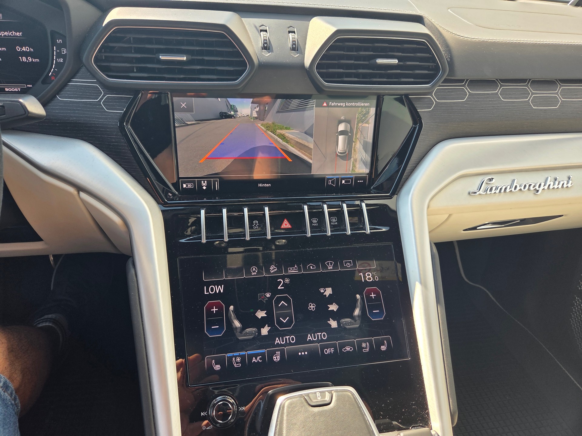 LAMBORGHINI Urus E-Gear-image-8