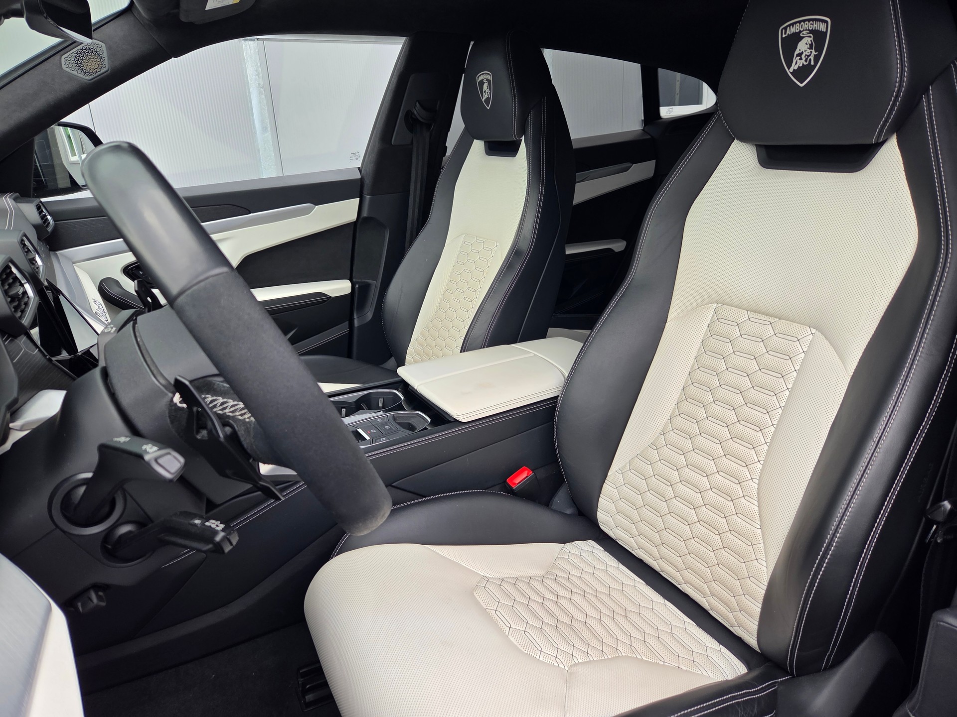 LAMBORGHINI Urus E-Gear-image-4