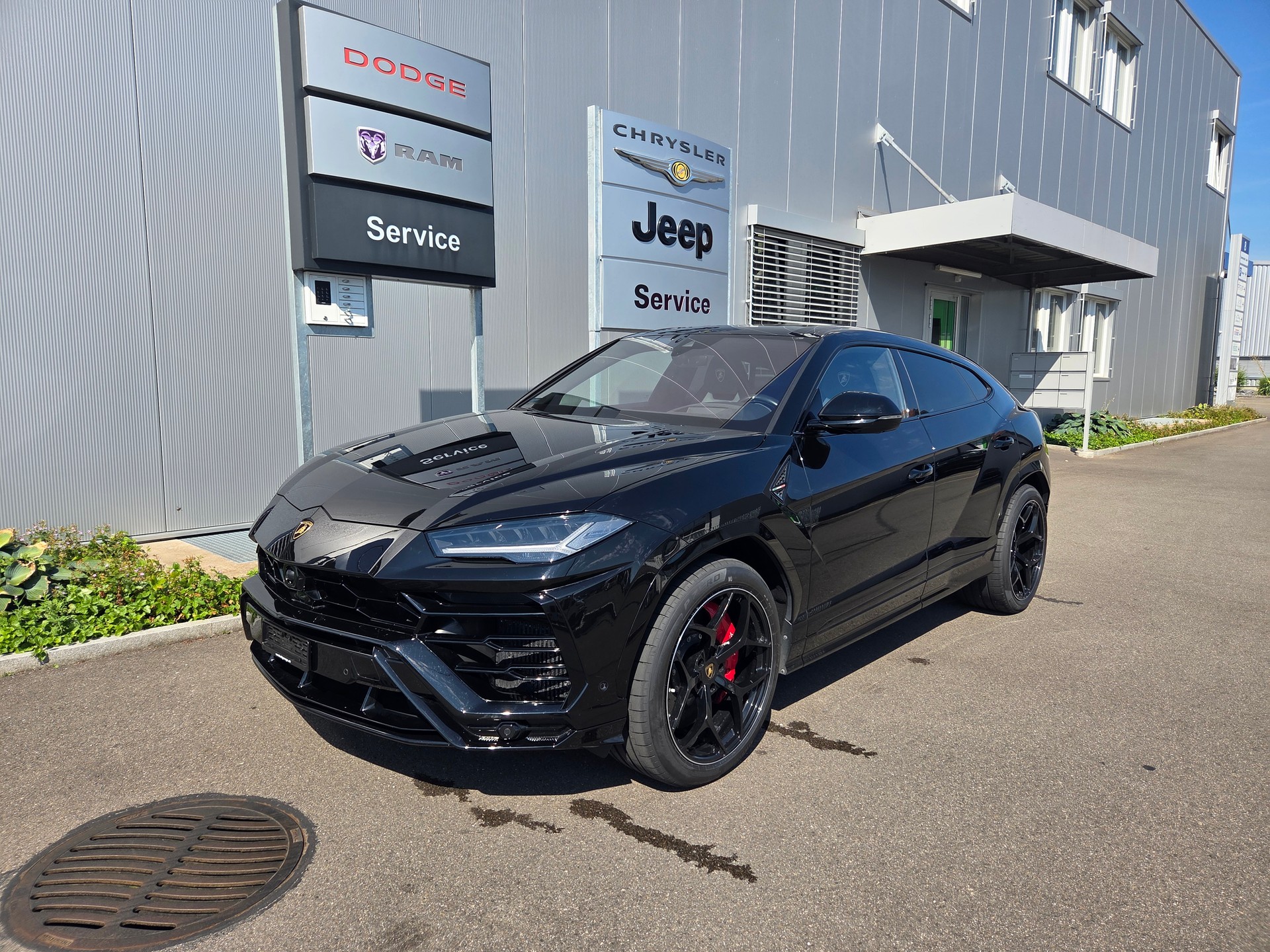 LAMBORGHINI Urus E-Gear-image-1