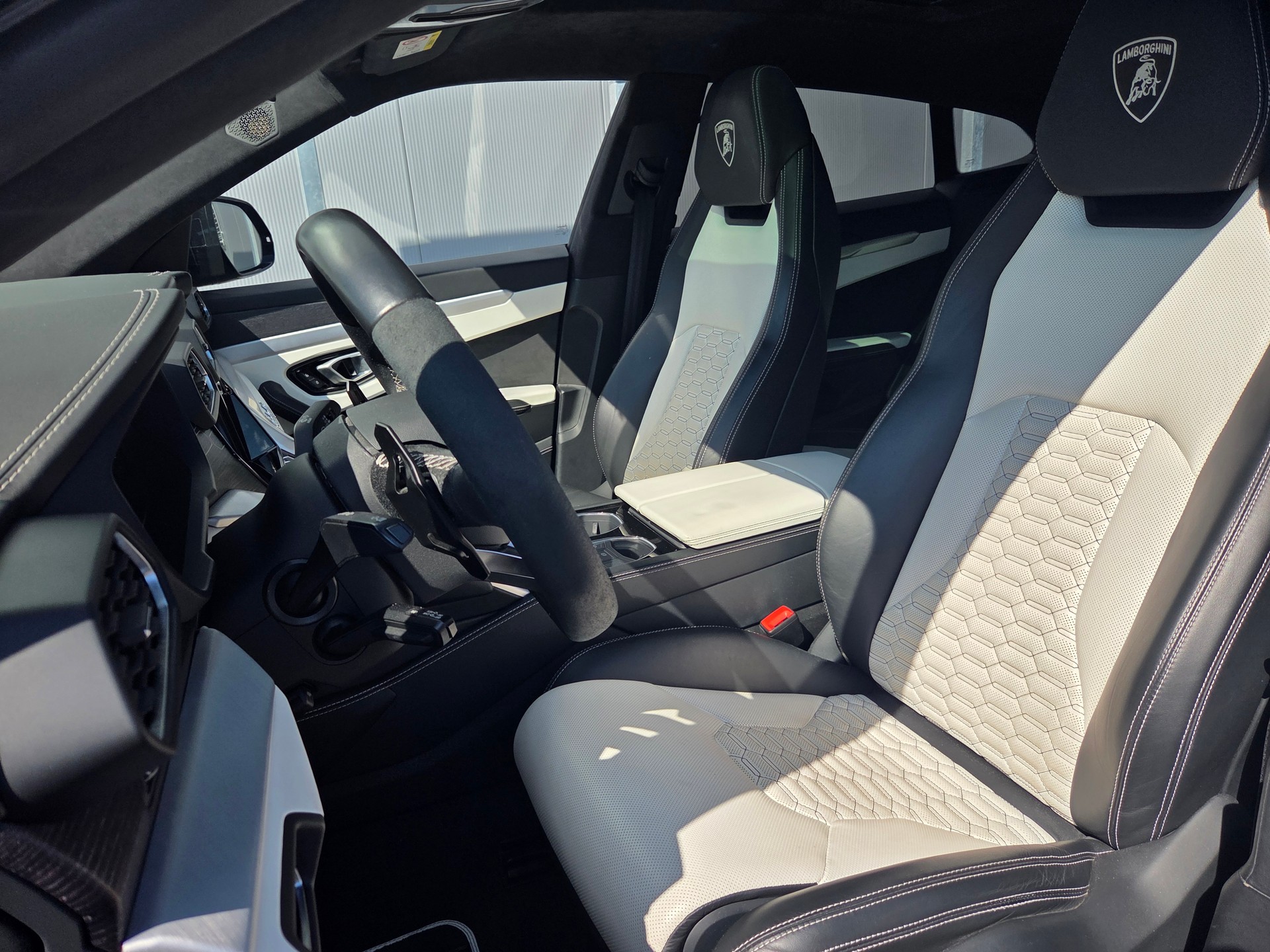 LAMBORGHINI Urus E-Gear-image-4