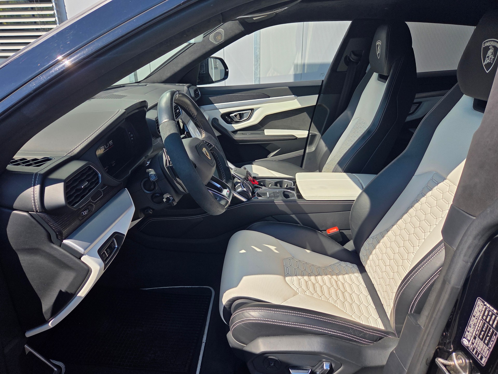 LAMBORGHINI Urus E-Gear-image-3