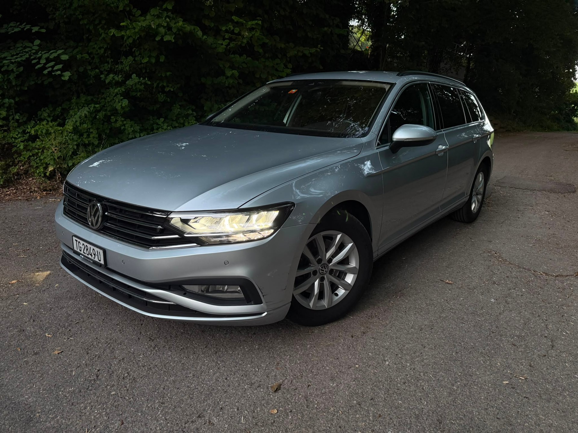VW Passat Variant 1.6 TDI Business DSG-image-0
