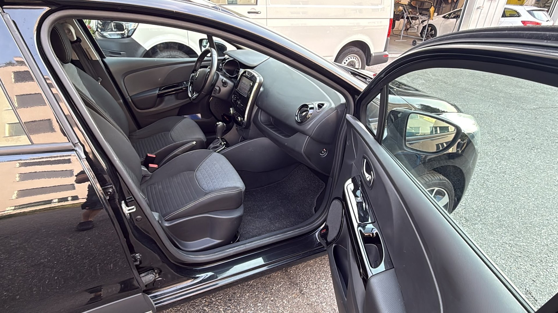 RENAULT Clio Grandtour 1.2 16V T Swiss Edition EDC-image-6