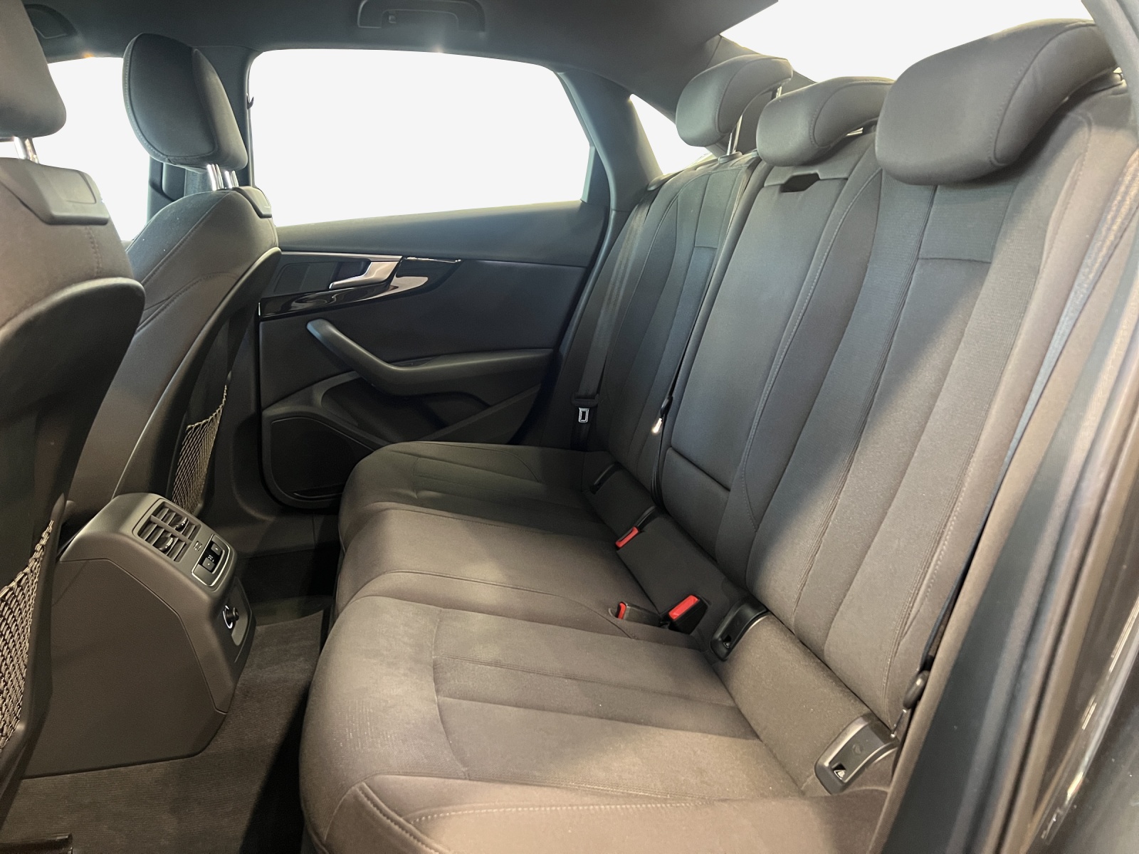 AUDI A4 Limousine 1.4 TFSI Sport S-tronic-image-11