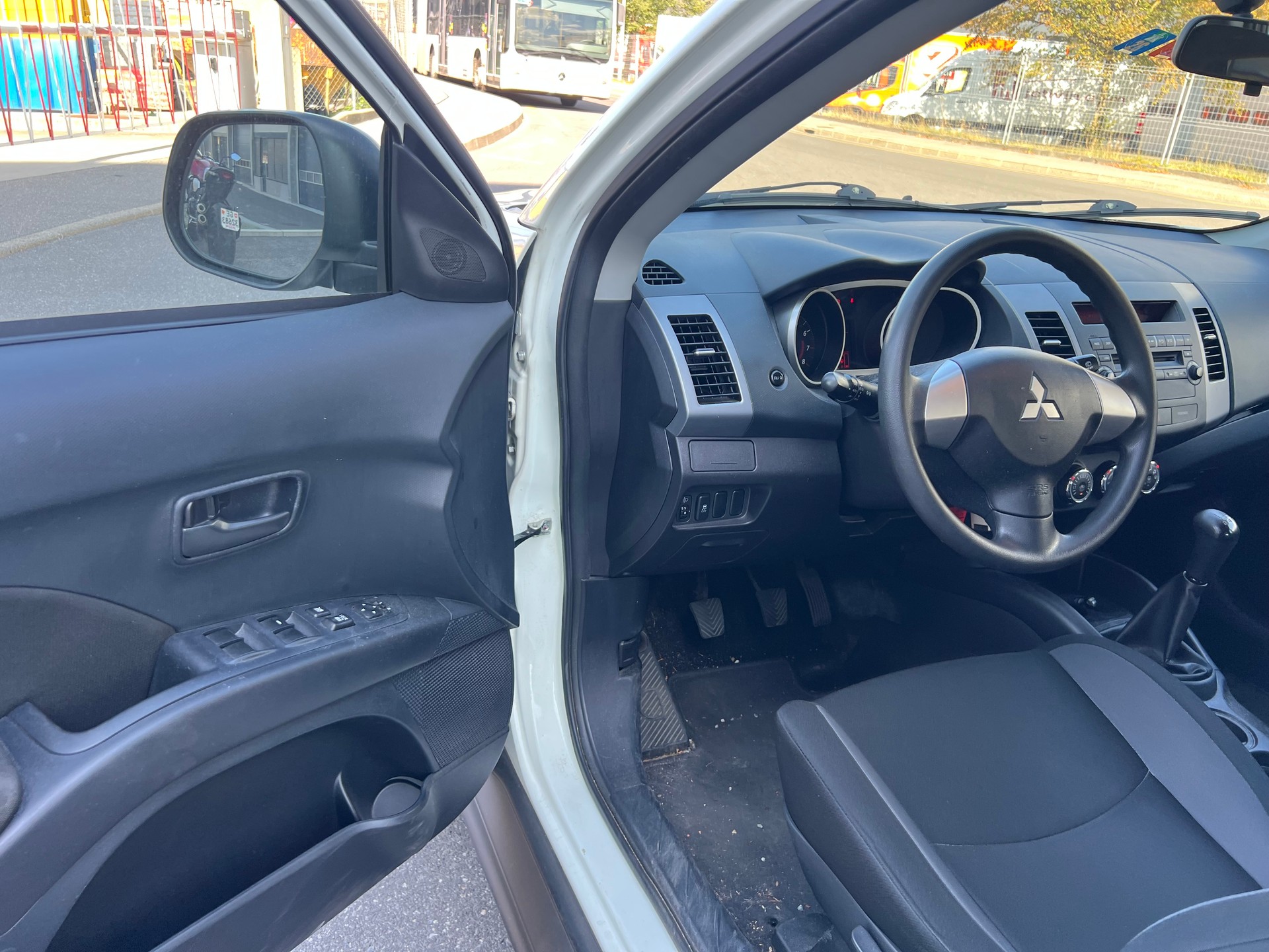 MITSUBISHI Outlander 2.0 Inform 2WD-image-7