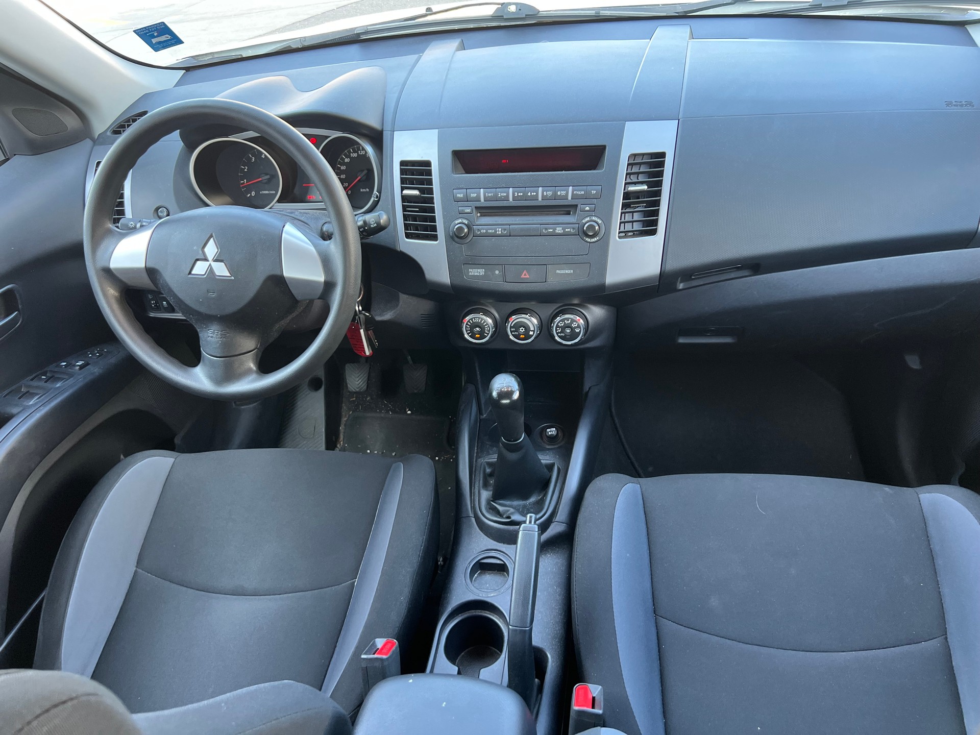 MITSUBISHI Outlander 2.0 Inform 2WD-image-9