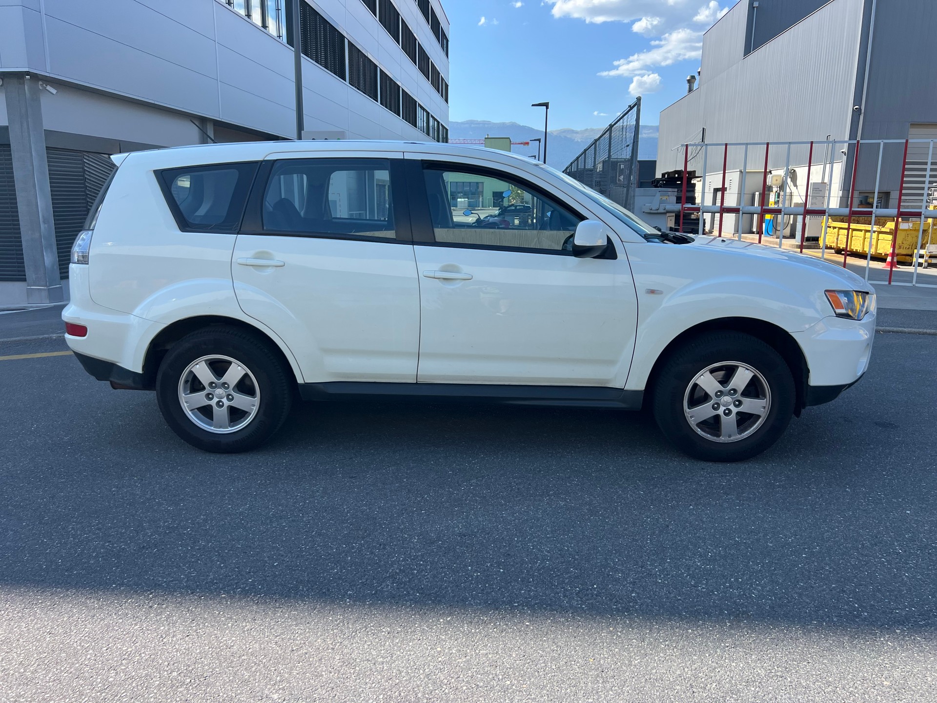 MITSUBISHI Outlander 2.0 Inform 2WD-image-5