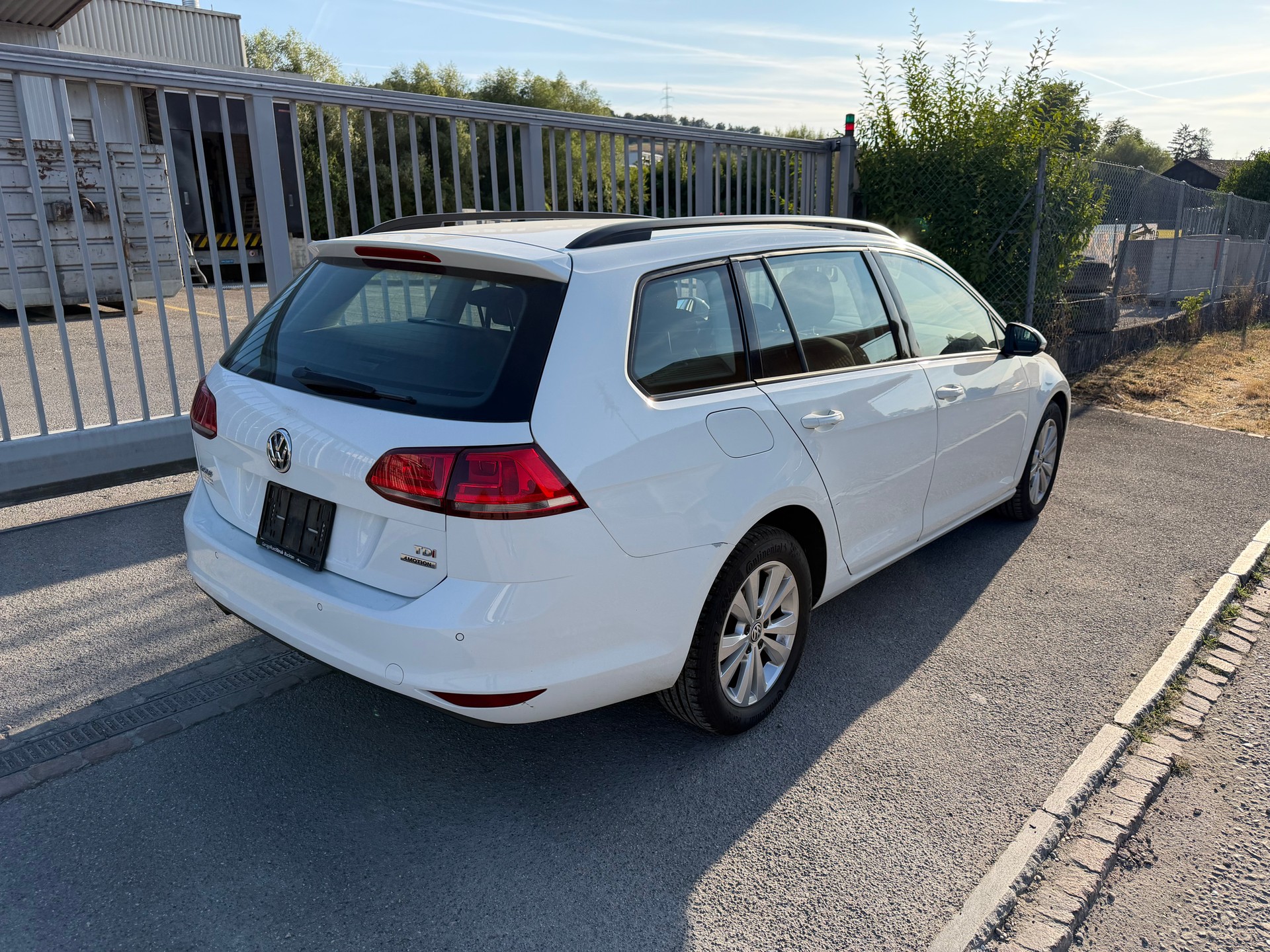VW Golf Variant 1.6 TDI Start 4M 4Motion-image-2