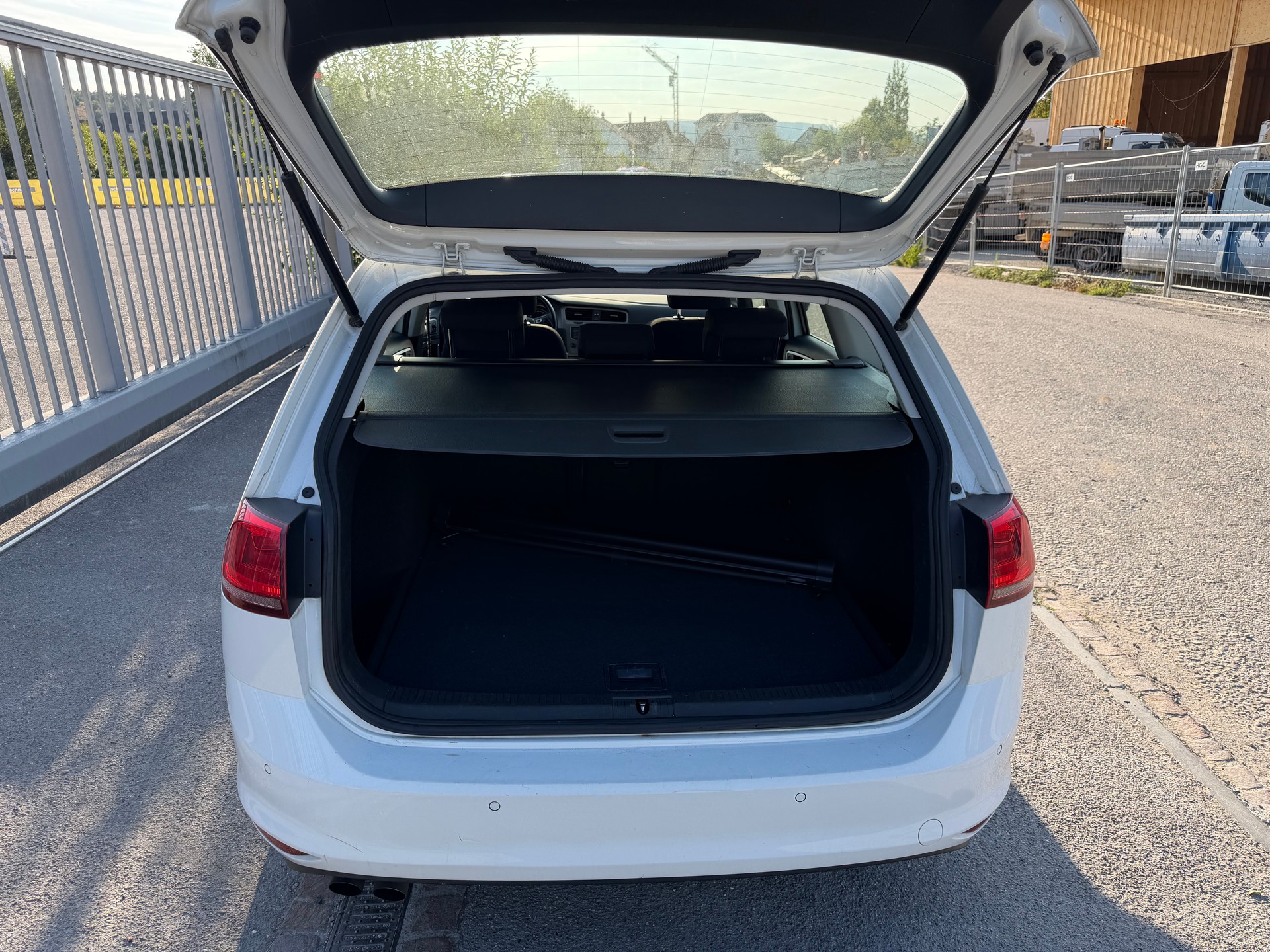 VW Golf Variant 1.6 TDI Start 4M 4Motion-image-9