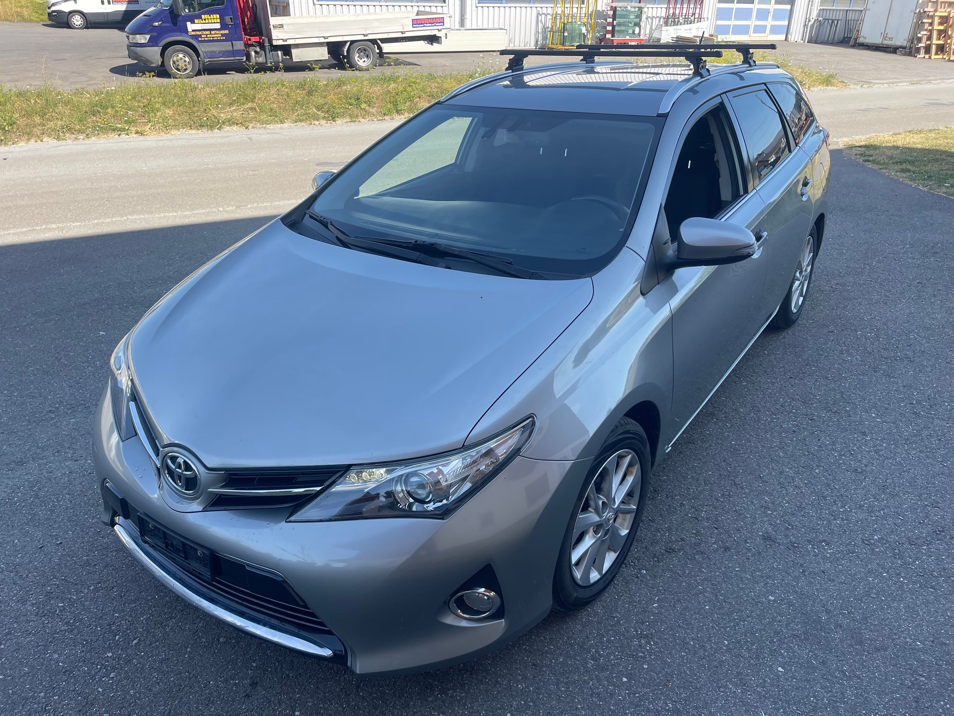 TOYOTA Auris Touring Sports 1.6 Luna-image-2