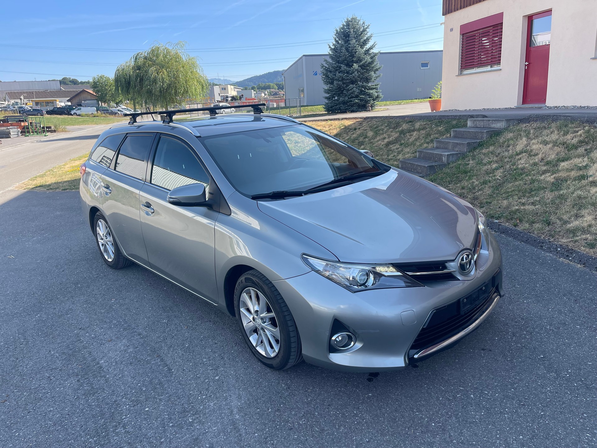 TOYOTA Auris Touring Sports 1.6 Luna-image-1