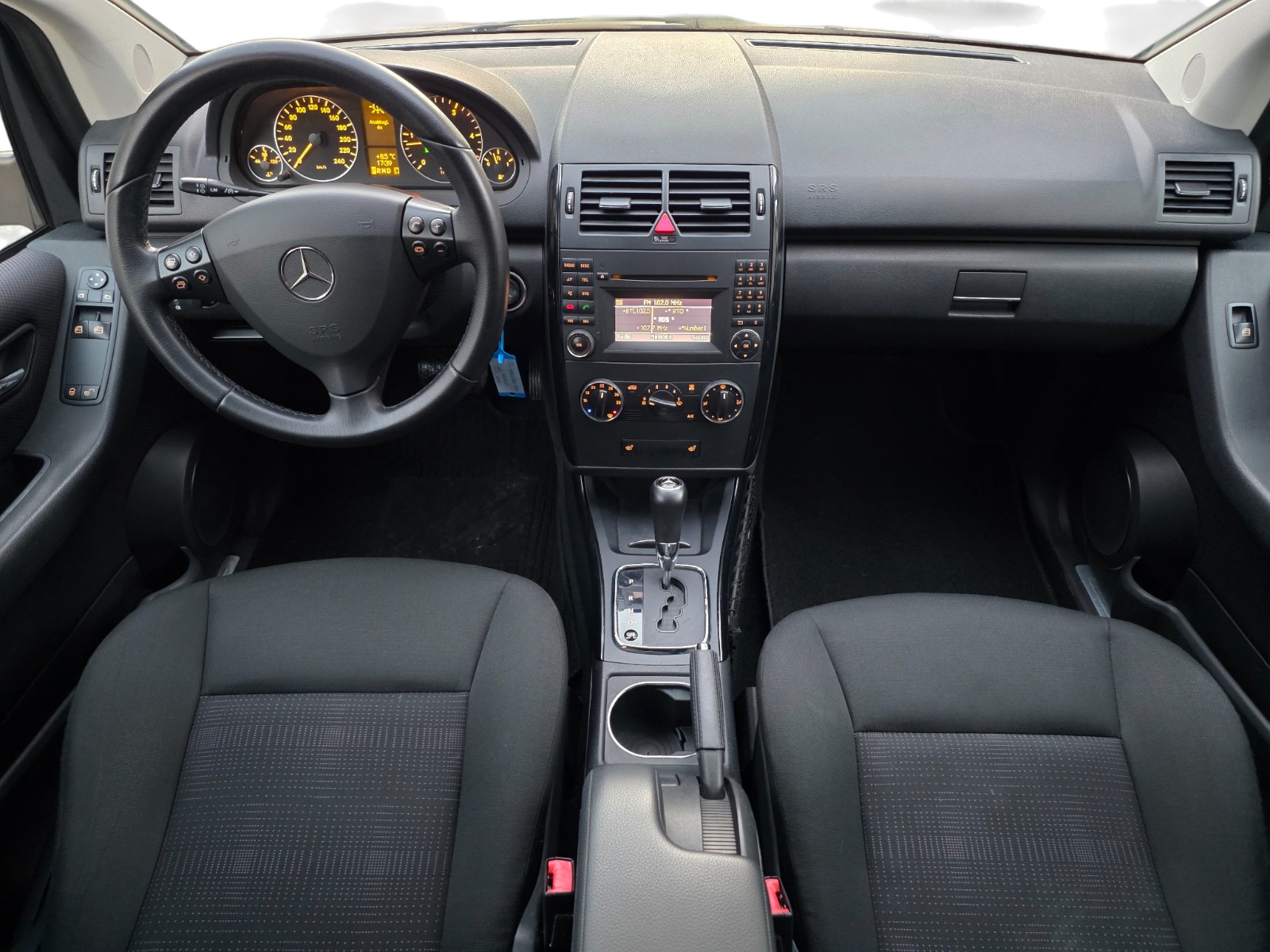 MERCEDES-BENZ A 160 CDI Elégance Autotronic-image-8