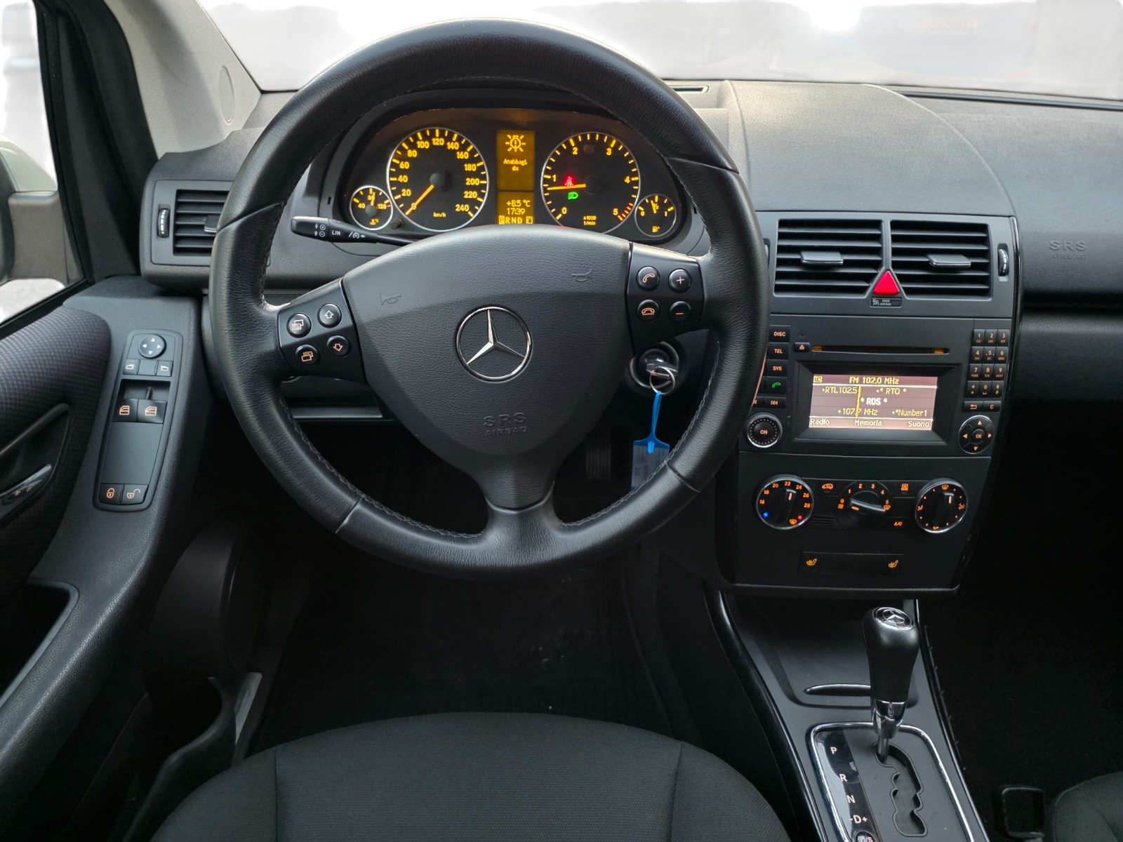 MERCEDES-BENZ A 160 CDI Elégance Autotronic-image-9