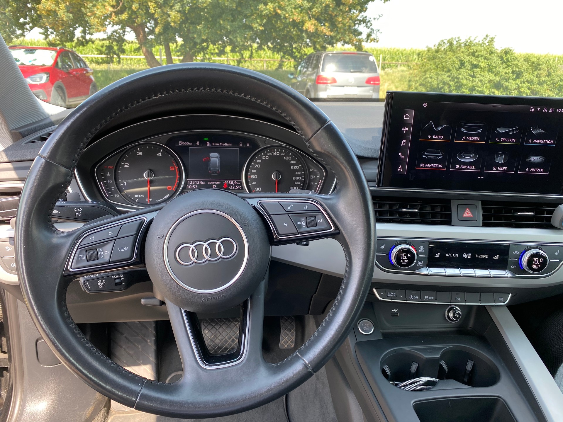 AUDI 2.0 40 TDI Attraction quattro S-Tronic-image-4