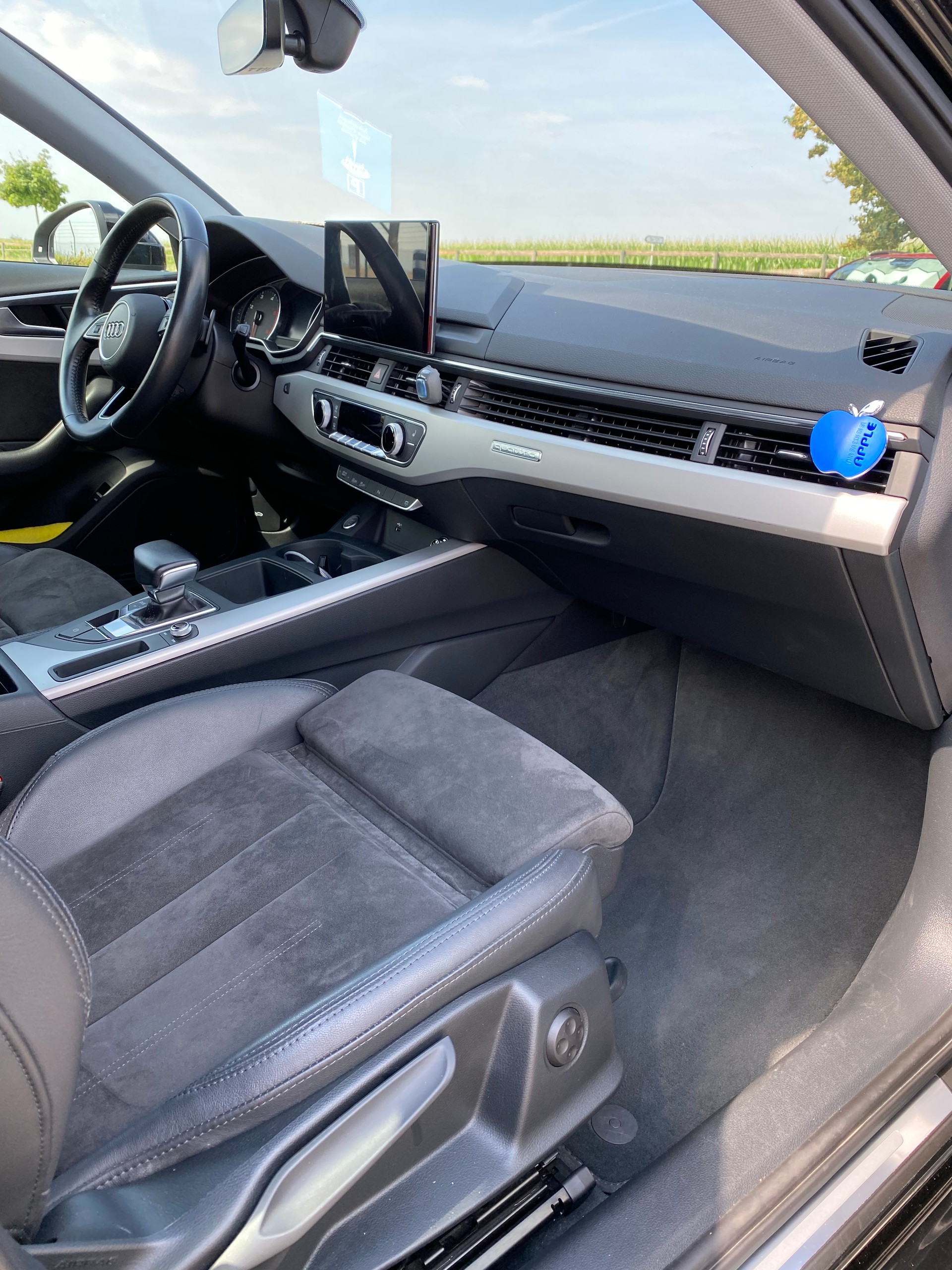 AUDI 2.0 40 TDI Attraction quattro S-Tronic-image-8