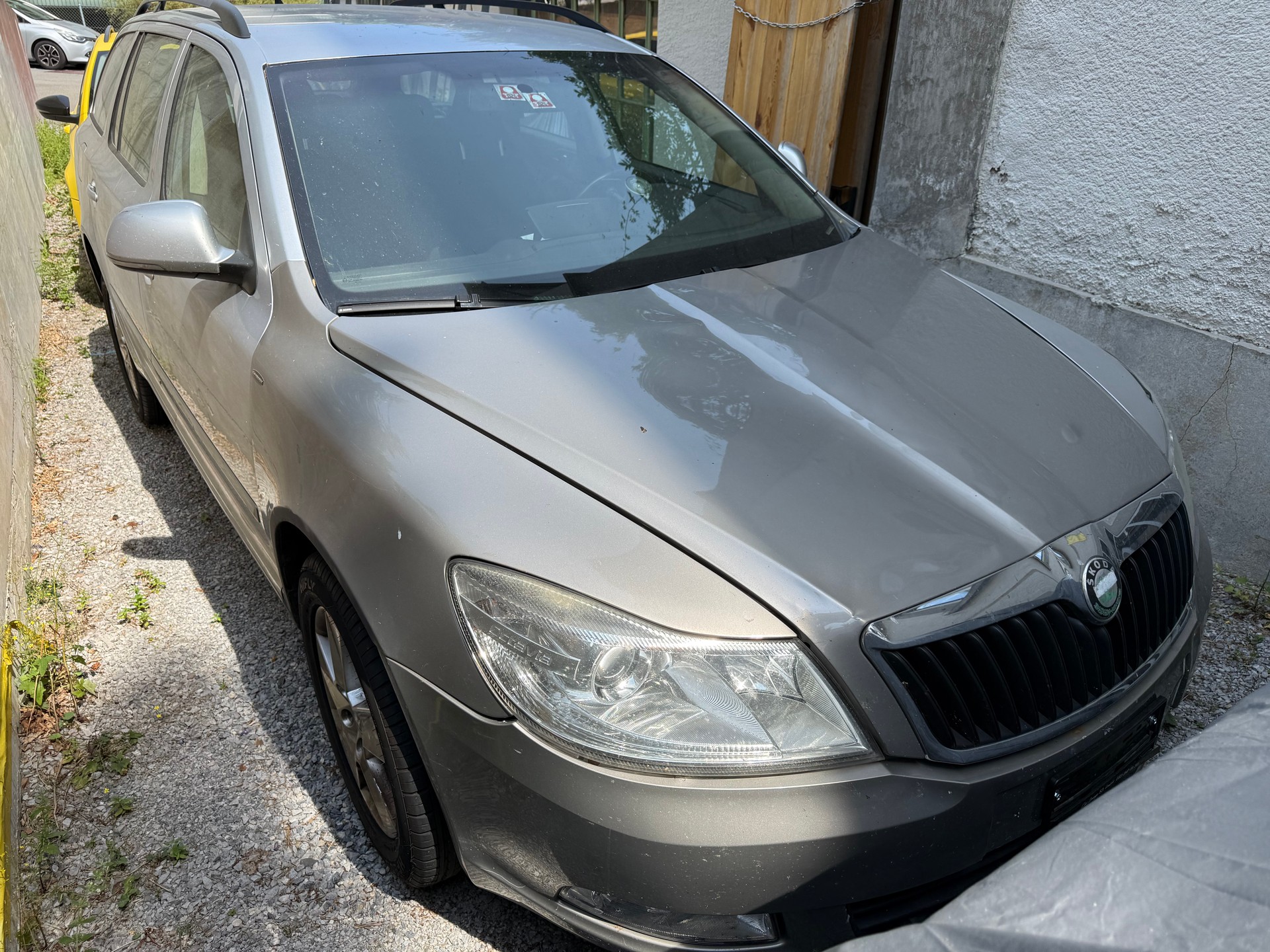 SKODA Octavia Combi 1.9 TDI Ambiente DSG-image-1