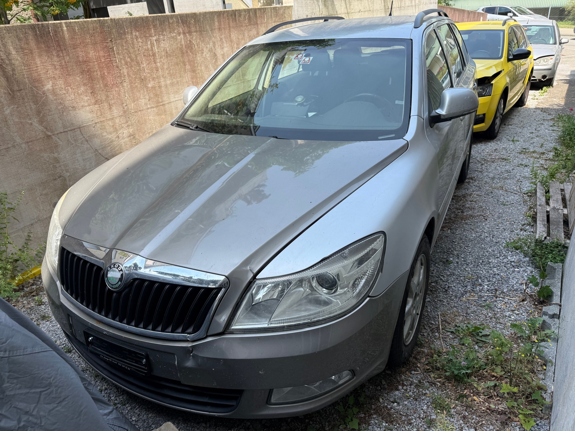 SKODA Octavia Combi 1.9 TDI Ambiente DSG-image-0