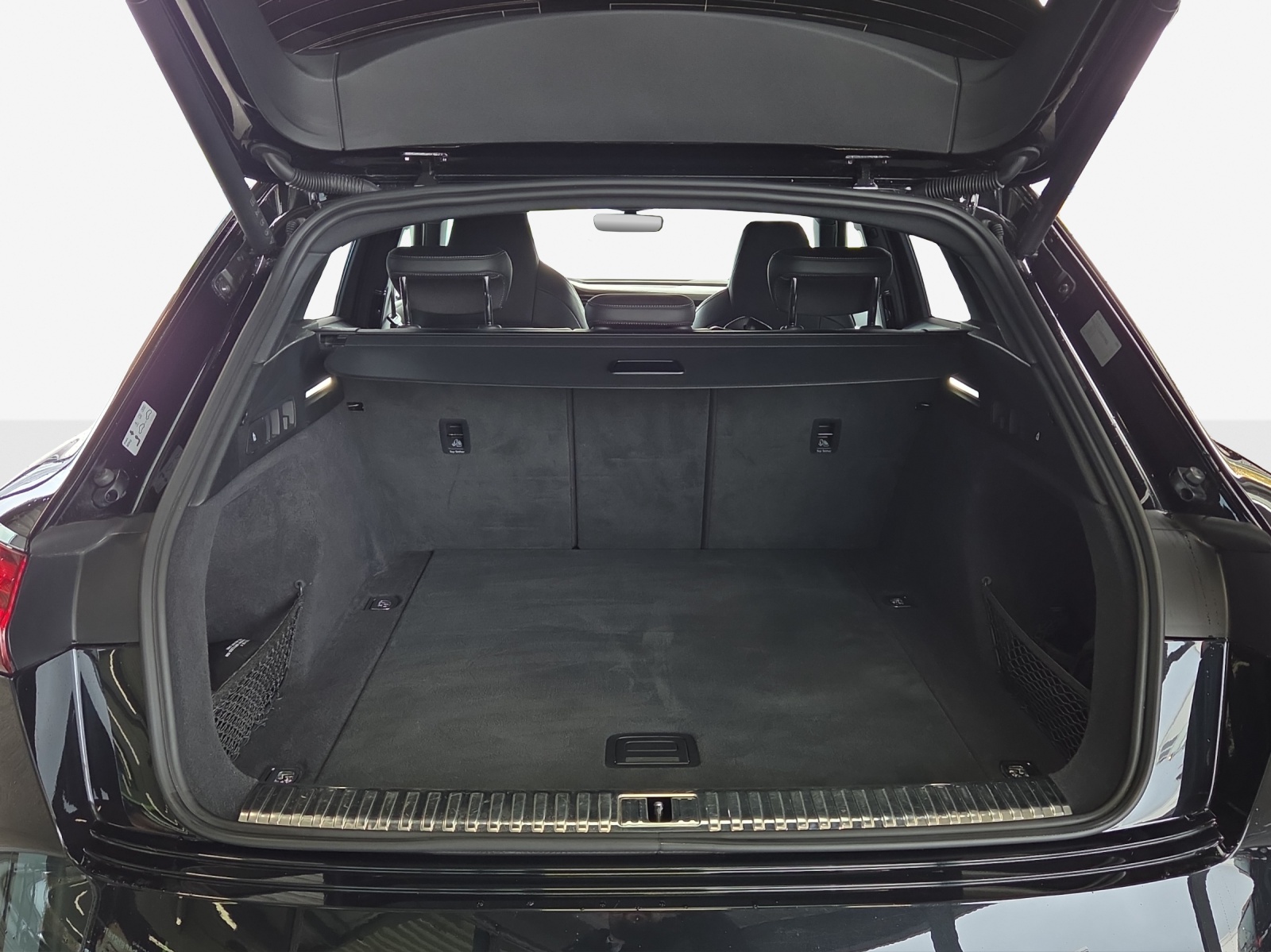 AUDI e-tron S quattro-image-12