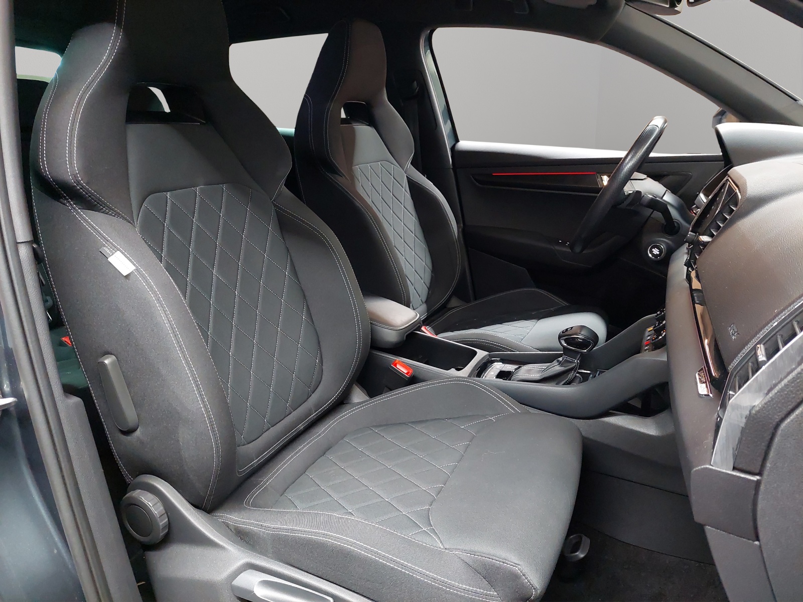 SKODA Karoq 2.0 TSI SportLine 4x4 DSG-image-8