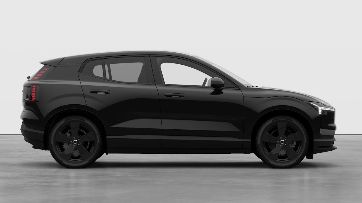 VOLVO EX 30 E60 Plus Swiss Black Edition-image-3