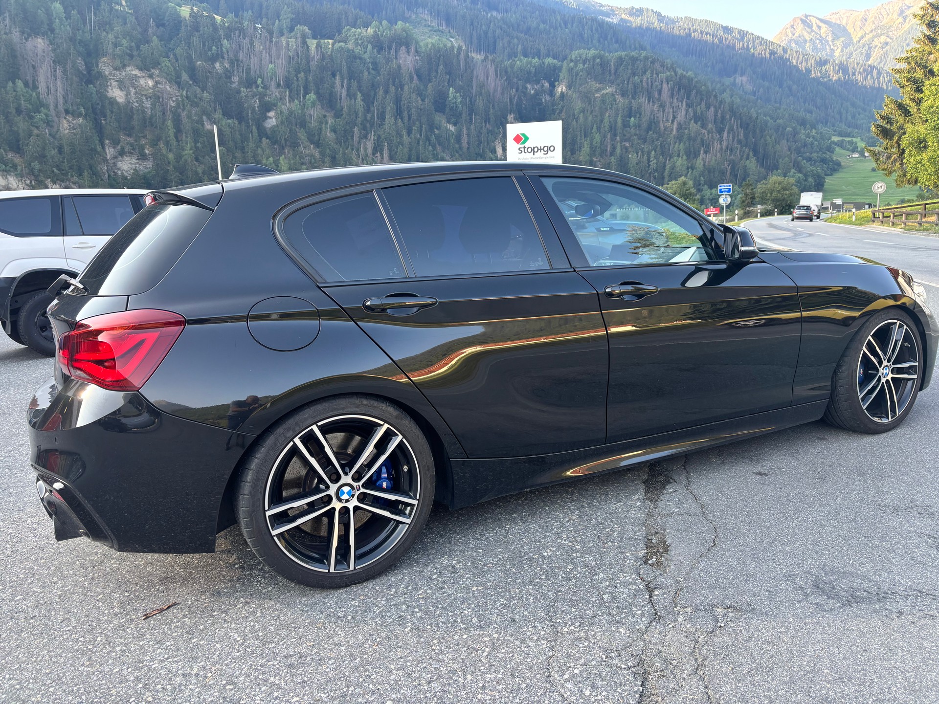 BMW M140i xDrive Steptronic-image-5