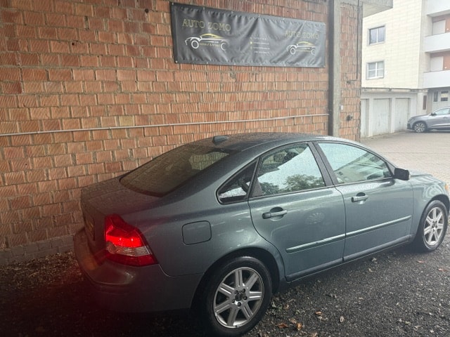 VOLVO S40 2.4I Momentum-image-1
