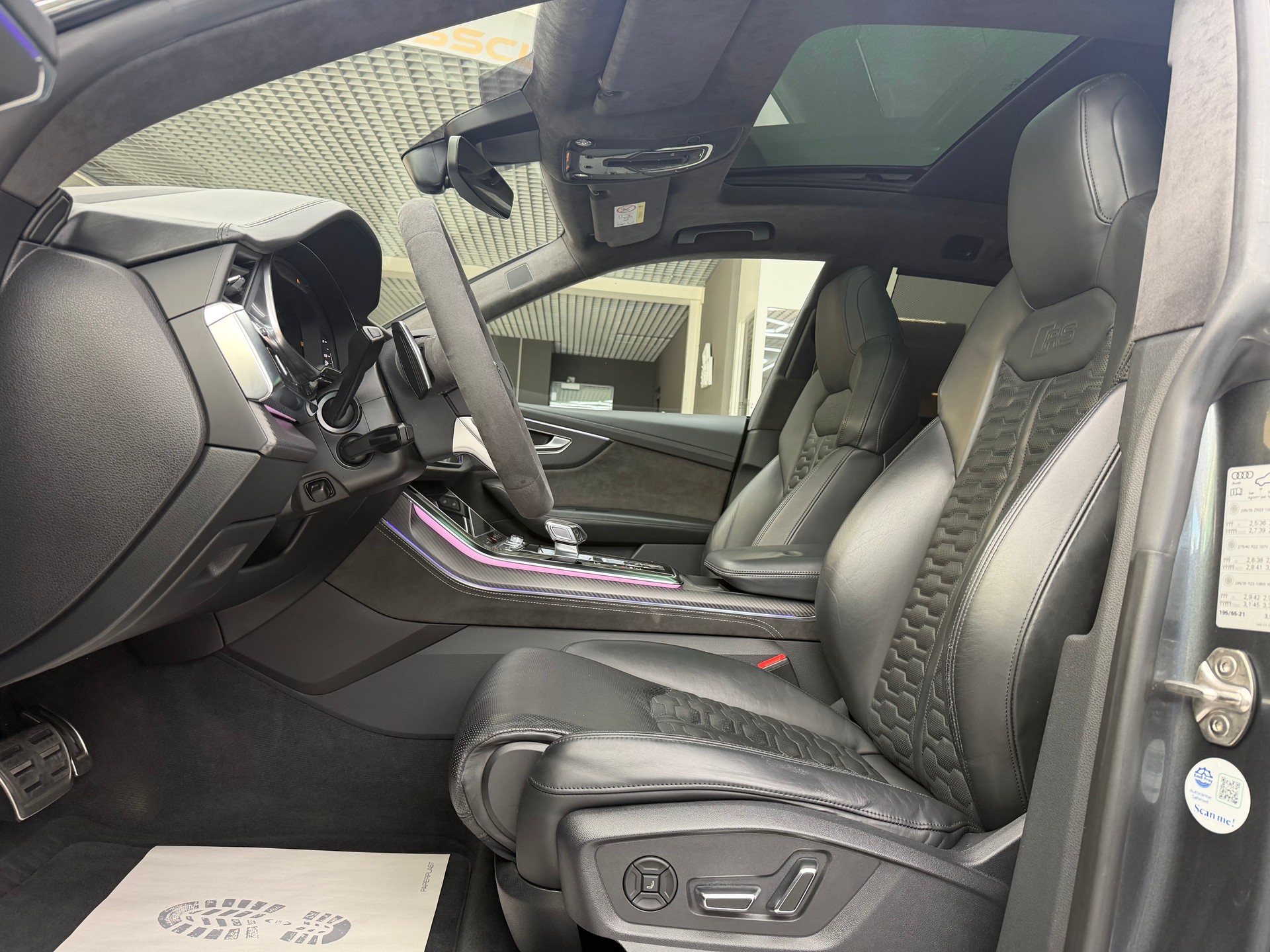 AUDI RS Q8 4.0 V8 TFSI quattro T-Tronic-image-12