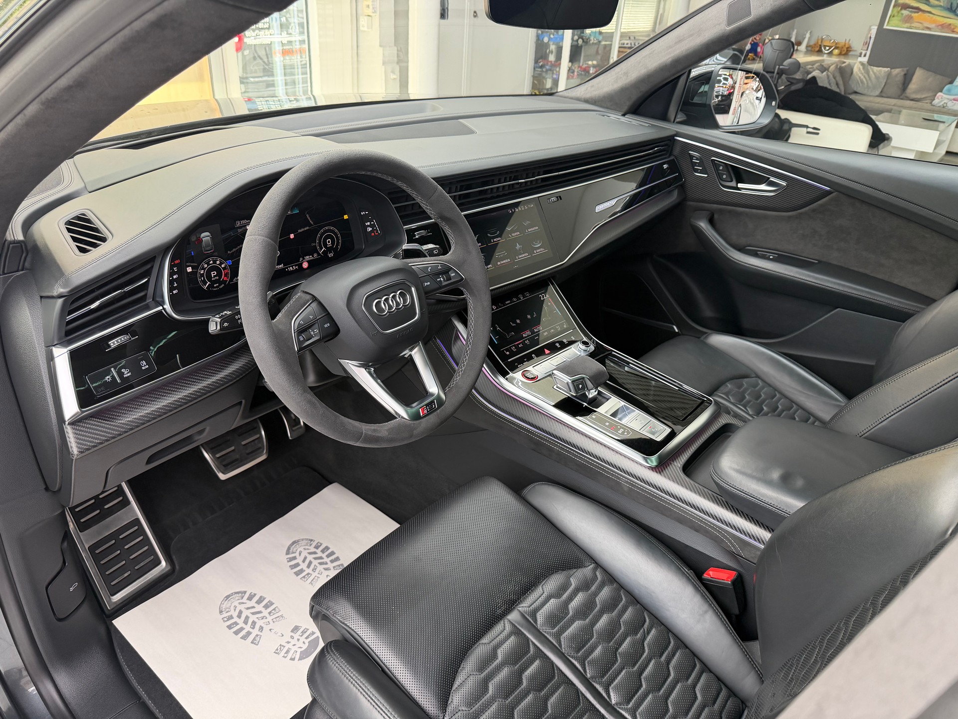 AUDI RS Q8 4.0 V8 TFSI quattro T-Tronic-image-11