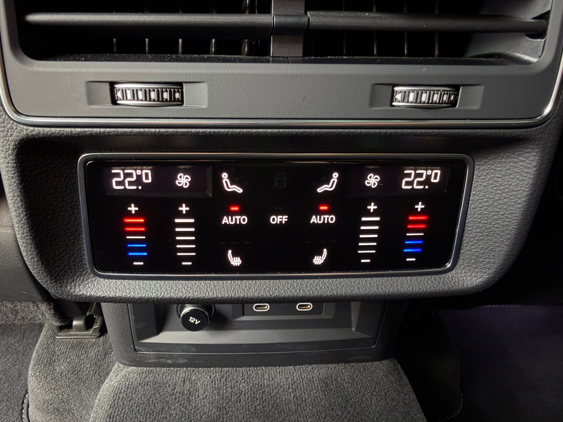 AUDI RS Q8 4.0 V8 TFSI quattro T-Tronic-image-15