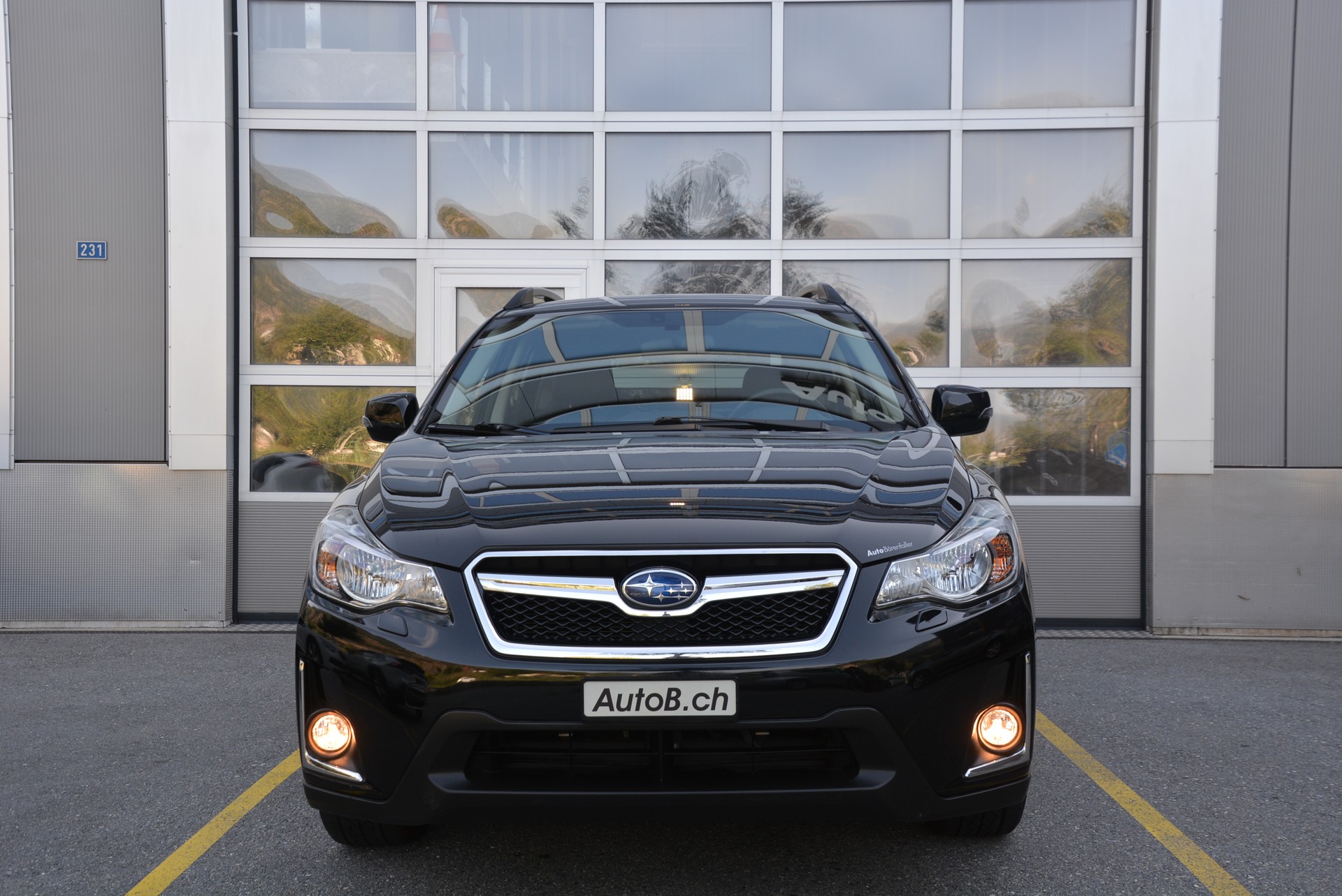 SUBARU XV 2.0 Swiss Three AWD CVT-image-2