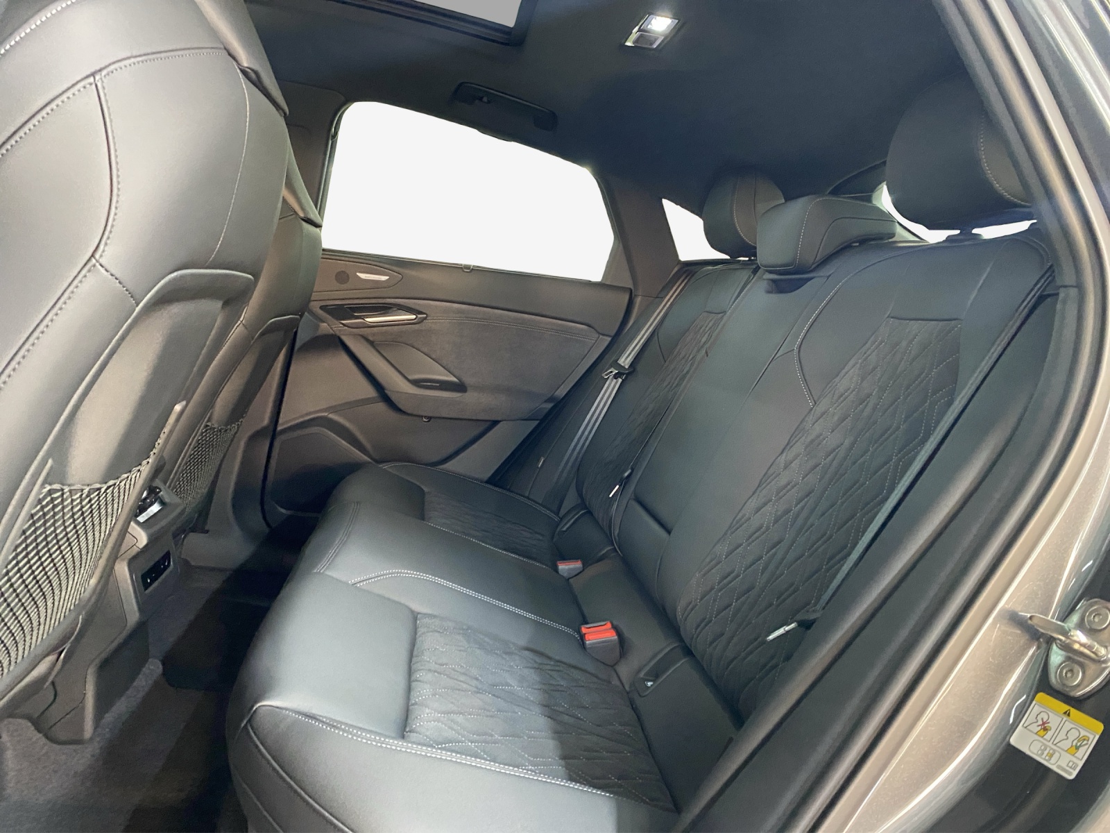 AUDI SQ6 Sportback e-tron quattro-image-11