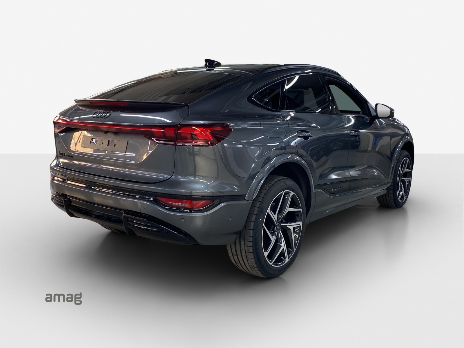 AUDI SQ6 Sportback e-tron quattro-image-4
