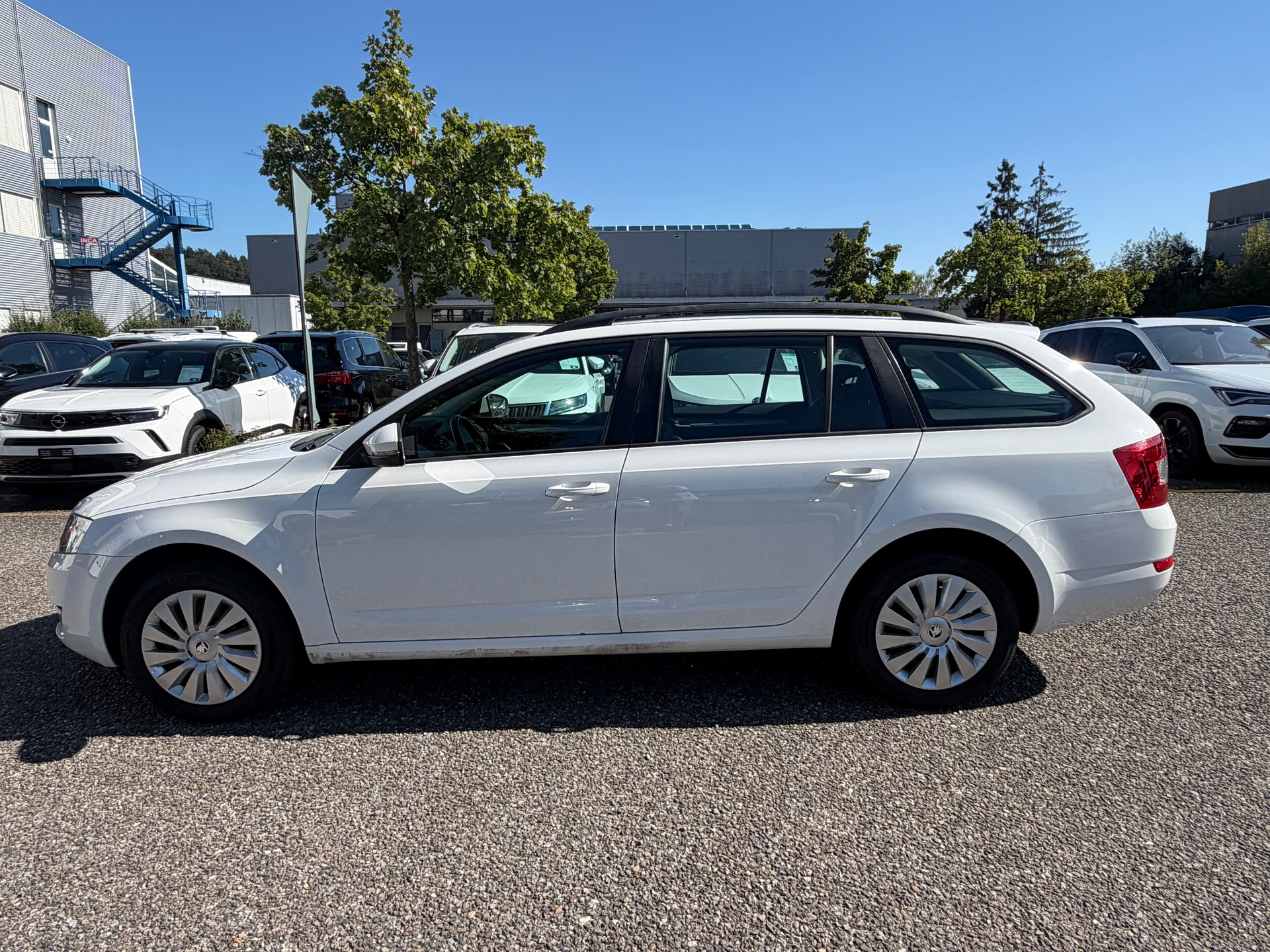 SKODA Octavia Combi 1.6 TDI Ambition 4x4-image-7