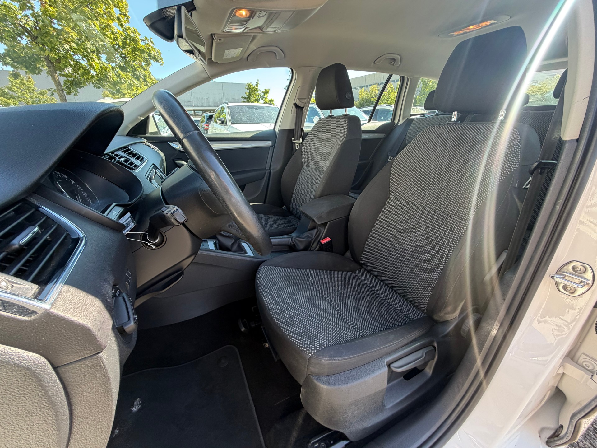 SKODA Octavia Combi 1.6 TDI Ambition 4x4-image-8
