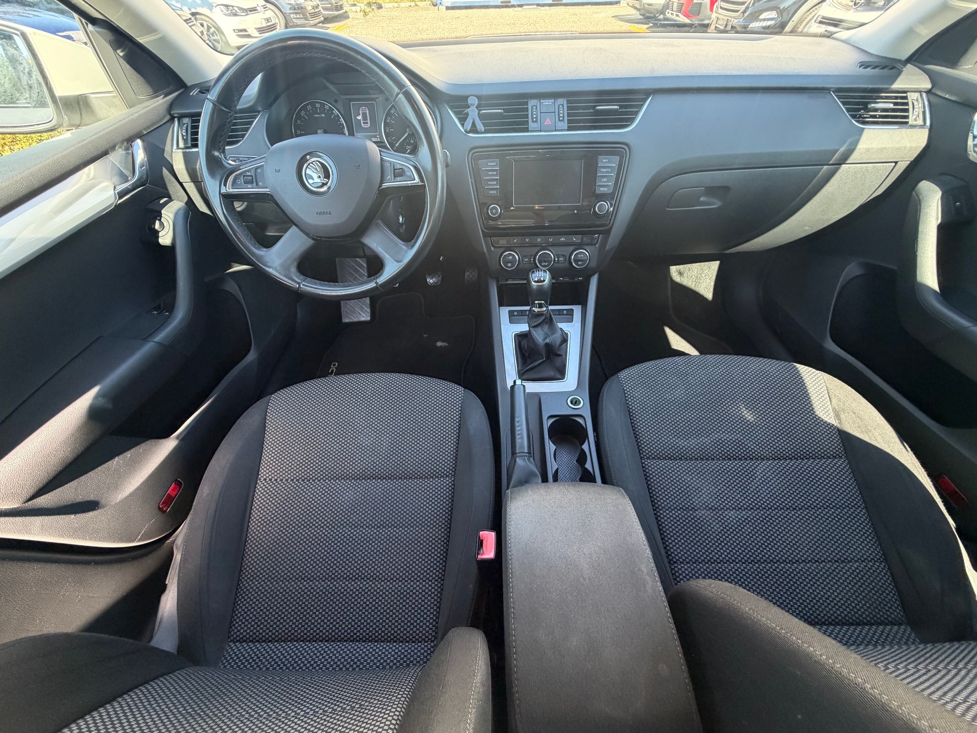 SKODA Octavia Combi 1.6 TDI Ambition 4x4-image-10