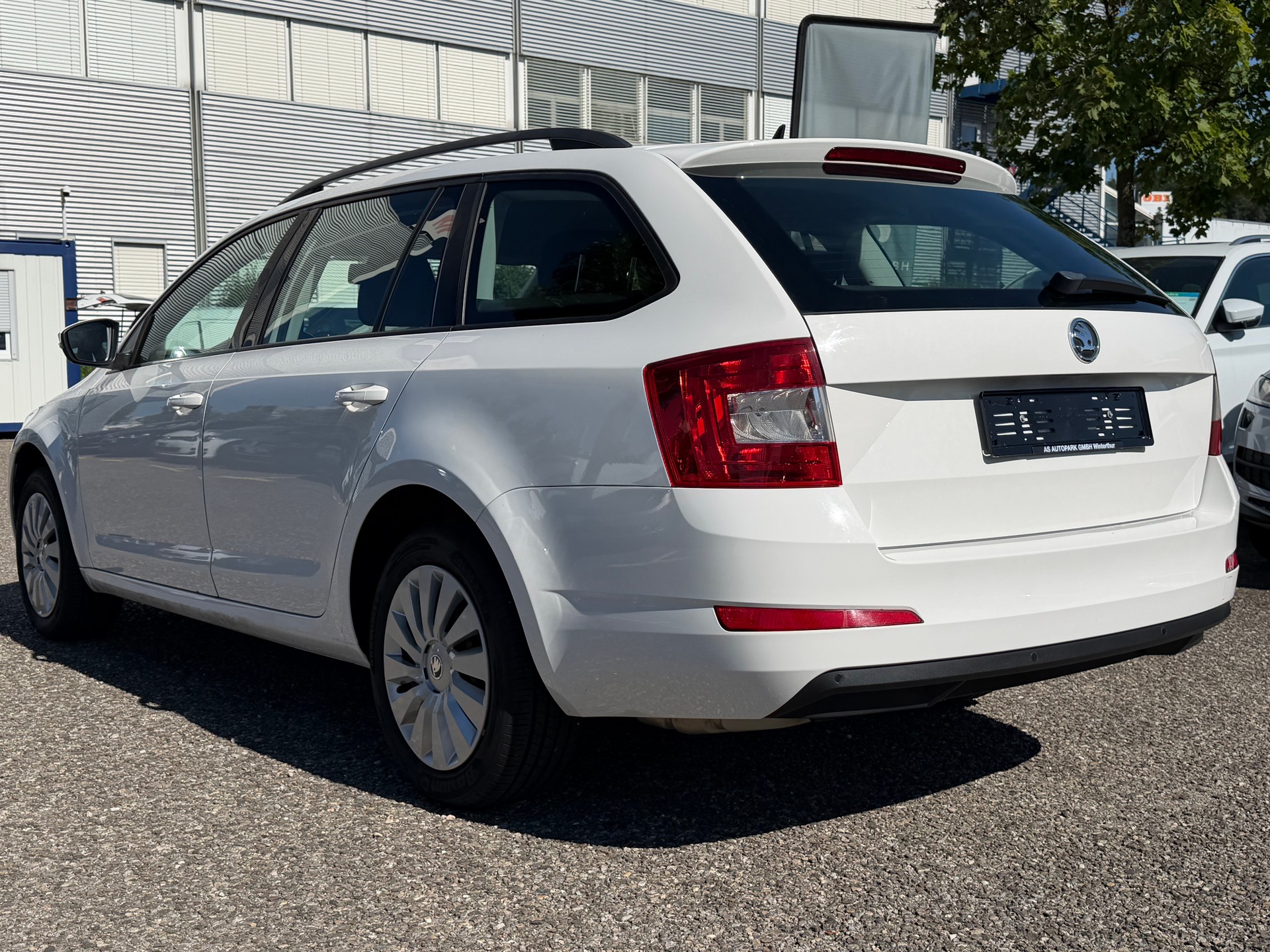 SKODA Octavia Combi 1.6 TDI Ambition 4x4-image-6