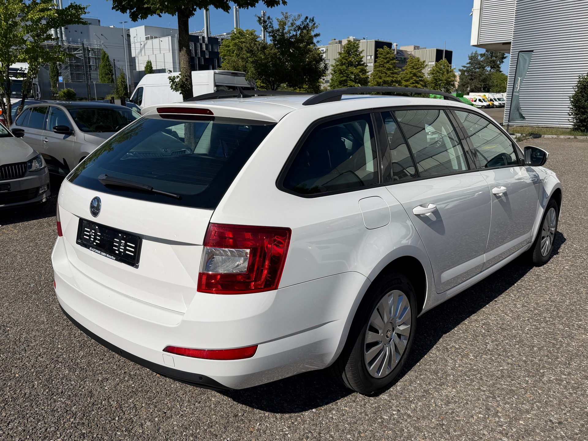 SKODA Octavia Combi 1.6 TDI Ambition 4x4-image-4