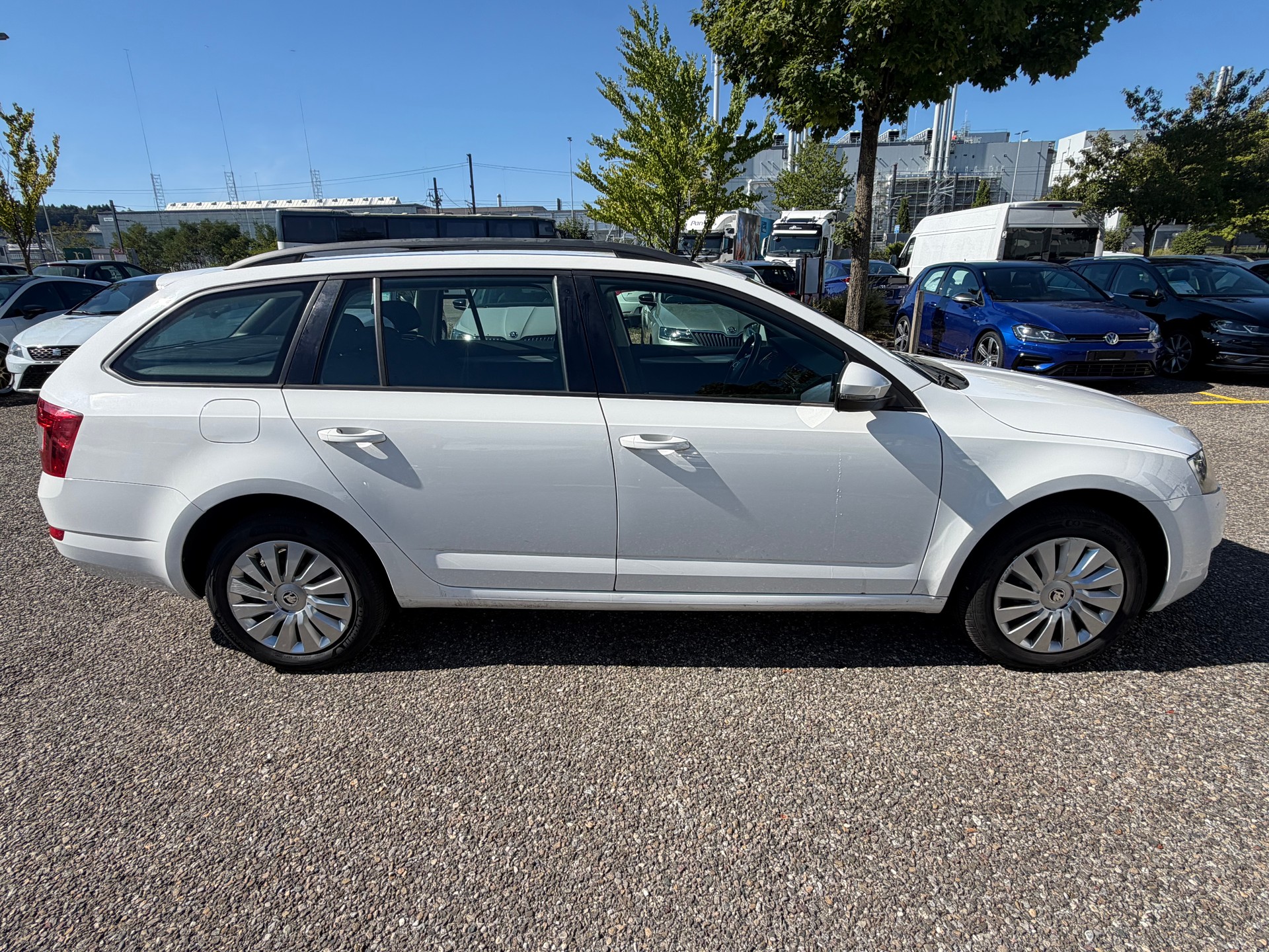 SKODA Octavia Combi 1.6 TDI Ambition 4x4-image-3