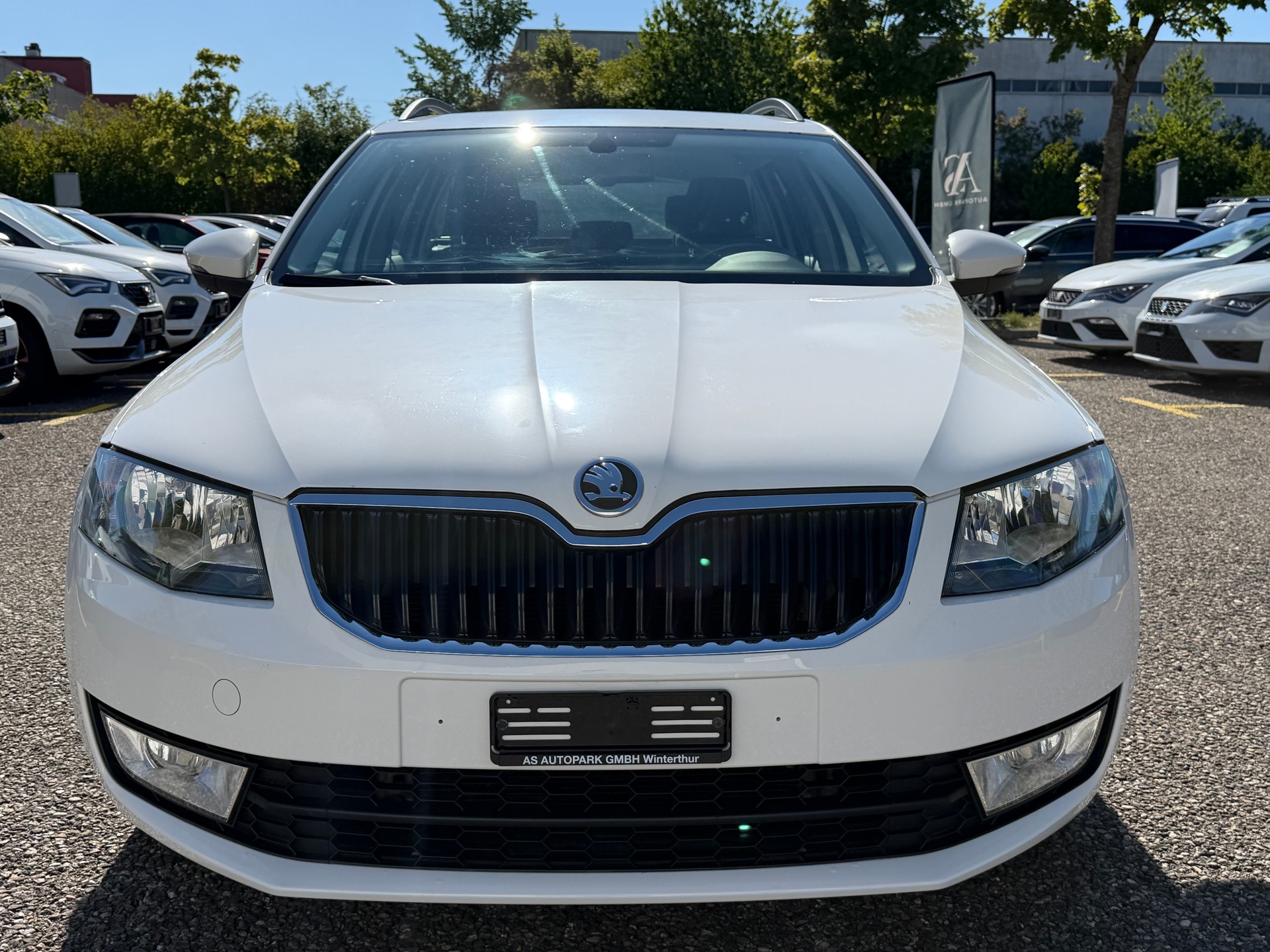 SKODA Octavia Combi 1.6 TDI Ambition 4x4-image-1
