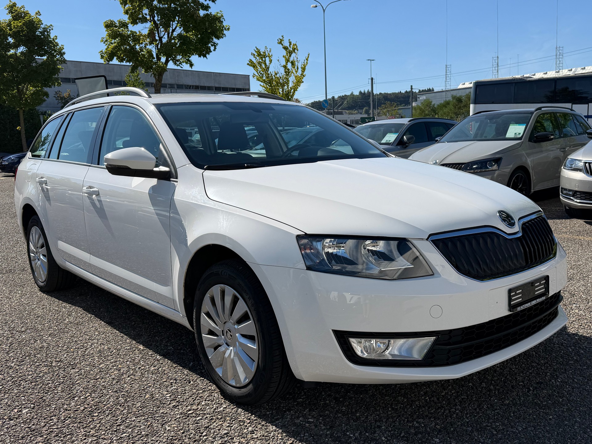 SKODA Octavia Combi 1.6 TDI Ambition 4x4-image-2