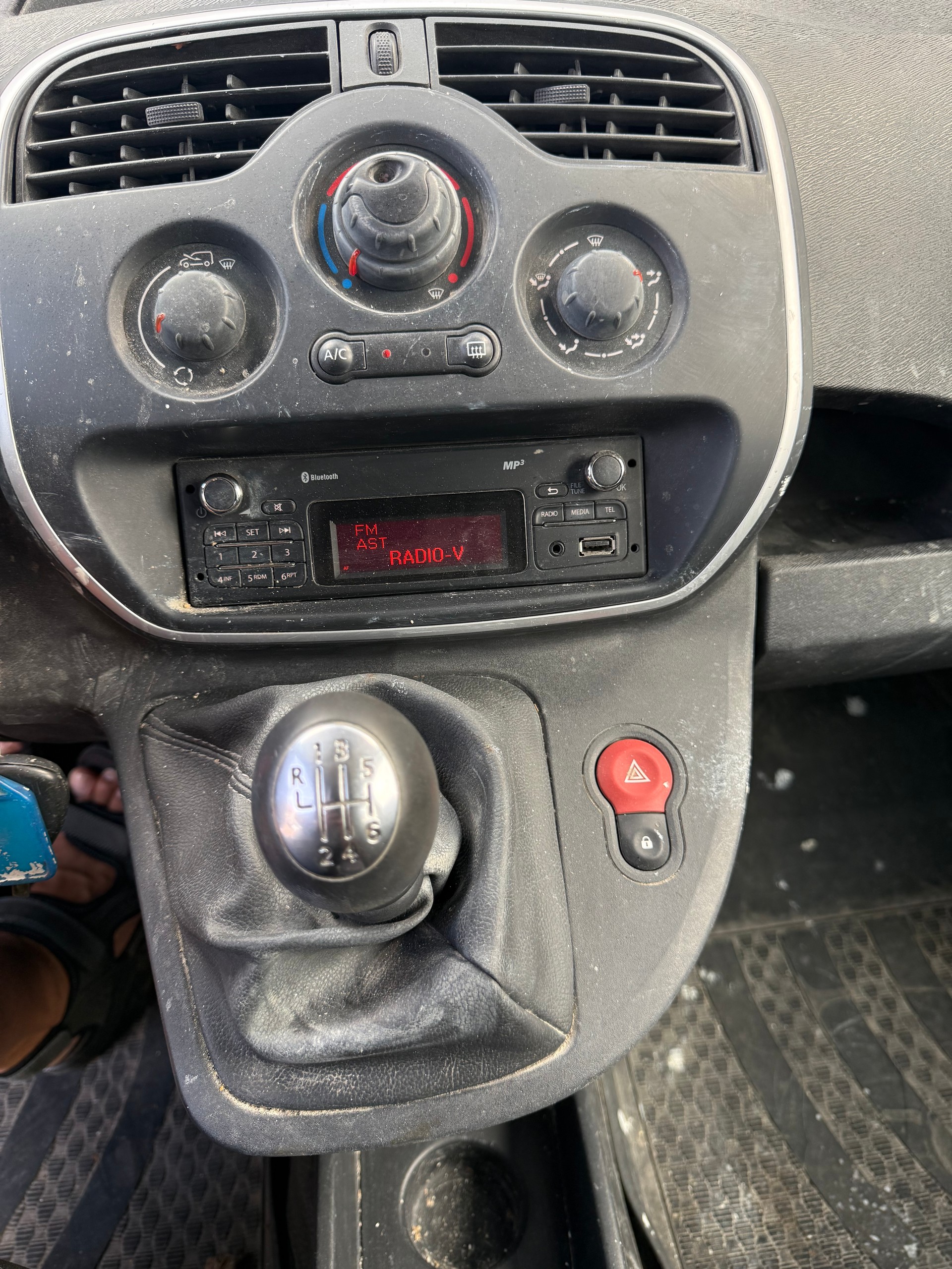 RENAULT Kangoo Medium TCe 115 ENERGY Business-image-9