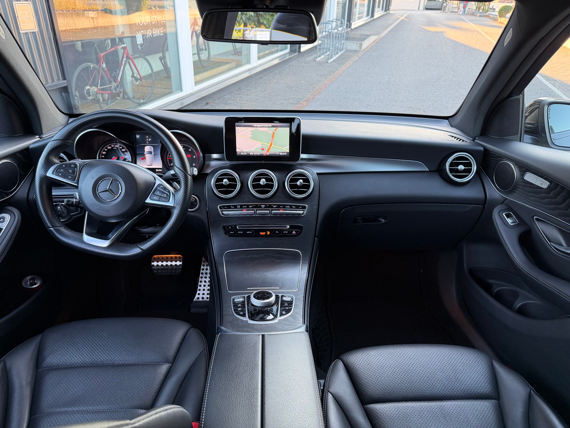 MERCEDES-BENZ GLC 250 d AMG Line 4m-image-2