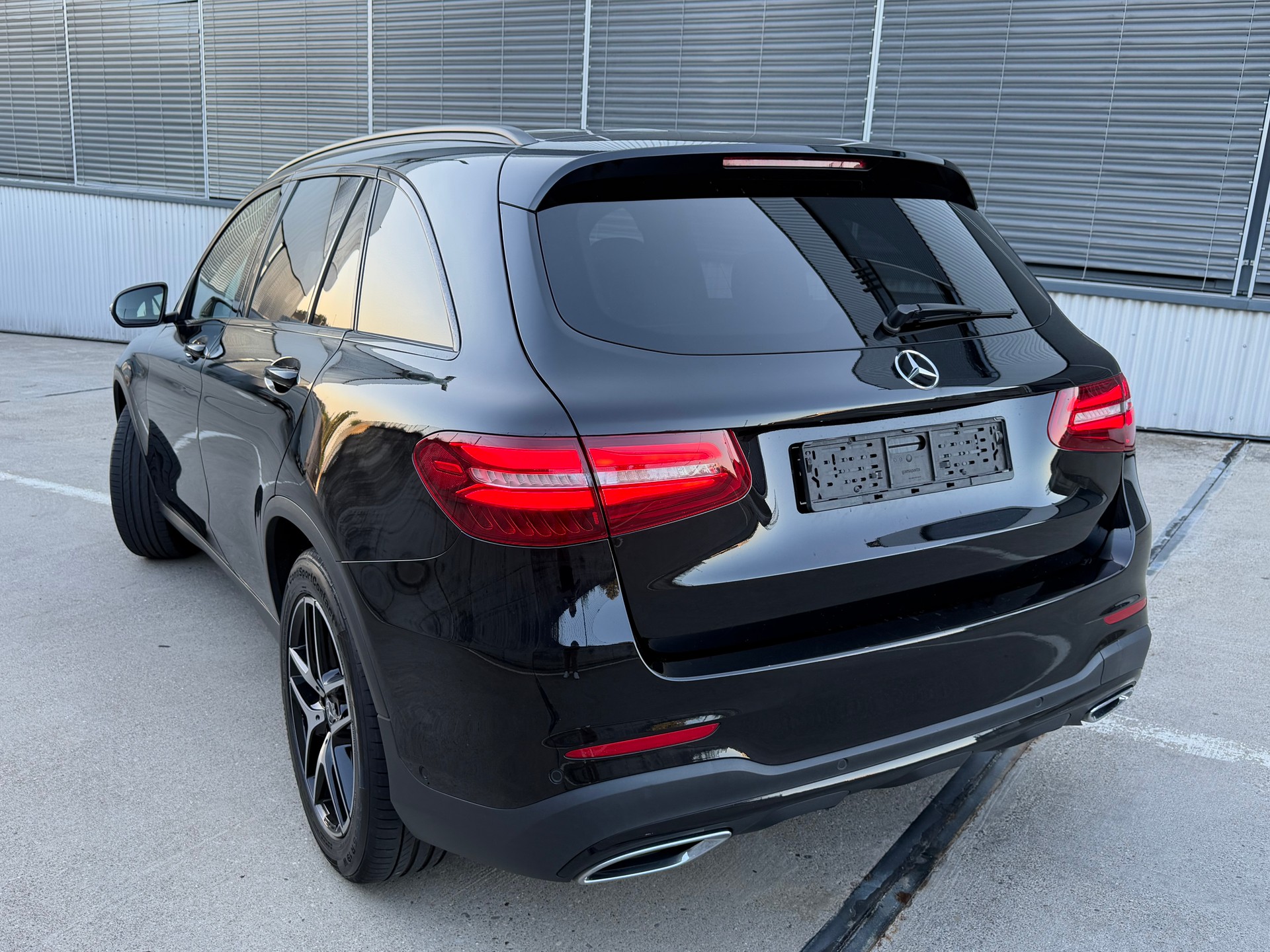 MERCEDES-BENZ GLC 250 d AMG Line 4m-image-1