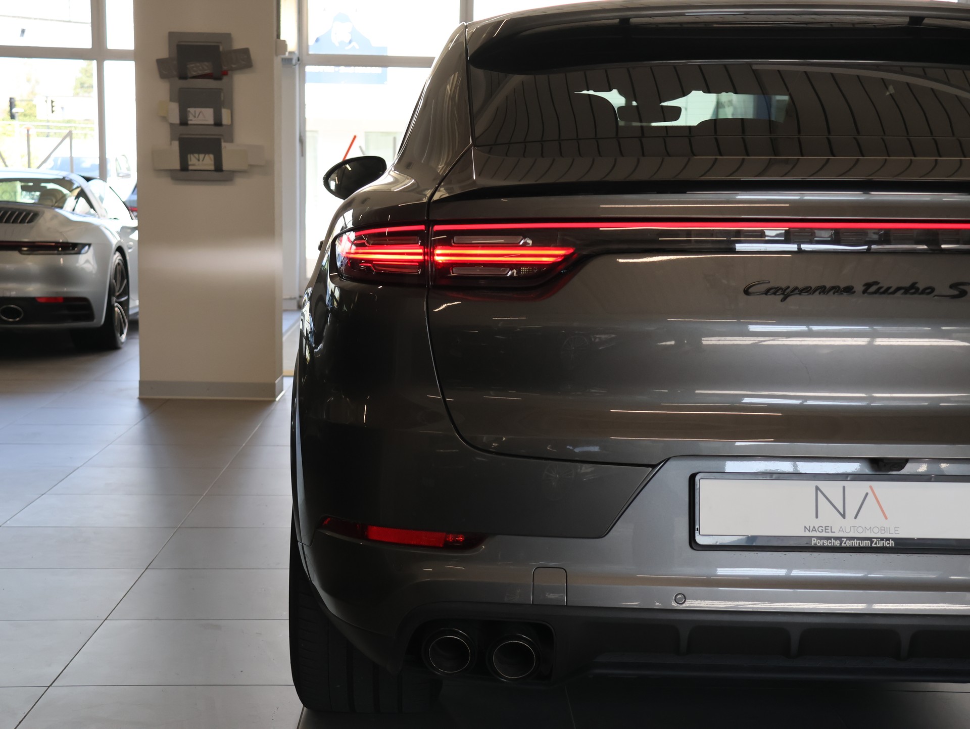 PORSCHE Cayenne Turbo Coupé S E-Hybrid *Bose* *Panoramadach* *Sitzheizung*-image-13