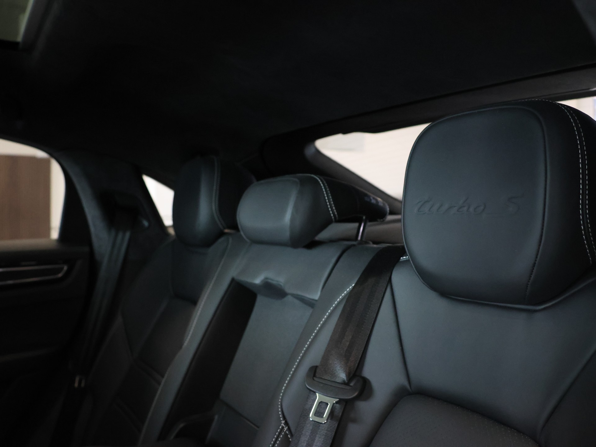 PORSCHE Cayenne Turbo Coupé S E-Hybrid *Bose* *Panoramadach* *Sitzheizung*-image-38