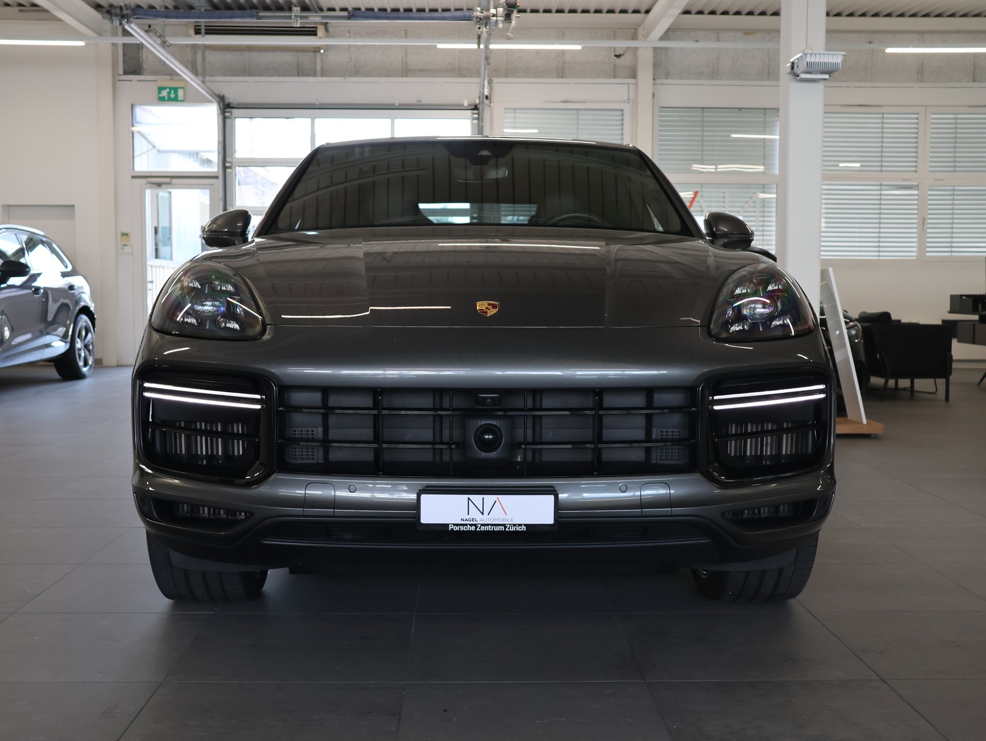 PORSCHE Cayenne Turbo Coupé S E-Hybrid *Bose* *Panoramadach* *Sitzheizung*-image-2