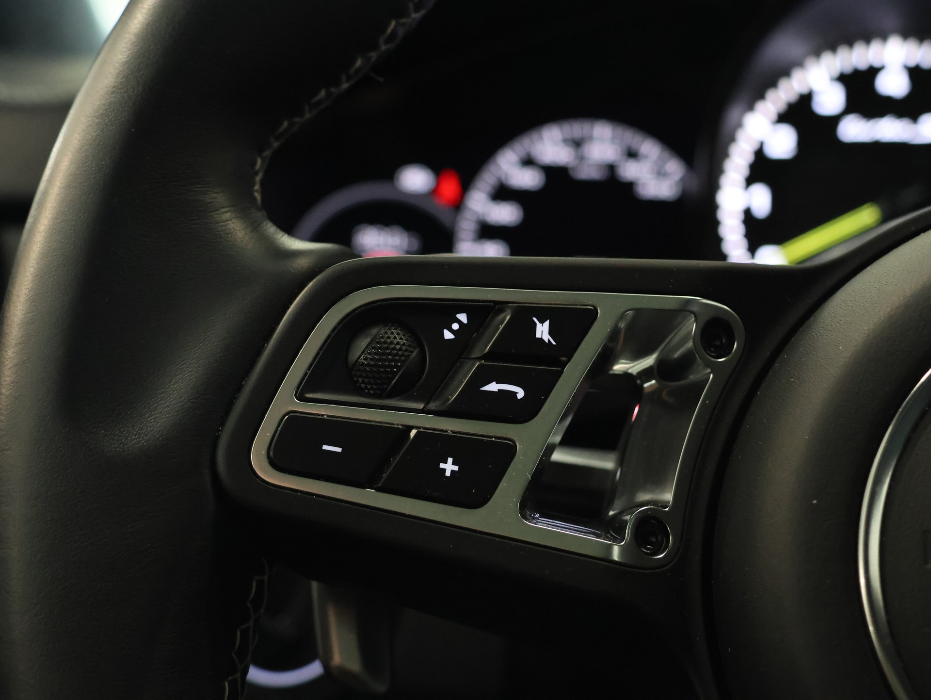 PORSCHE Cayenne Turbo Coupé S E-Hybrid *Bose* *Panoramadach* *Sitzheizung*-image-34