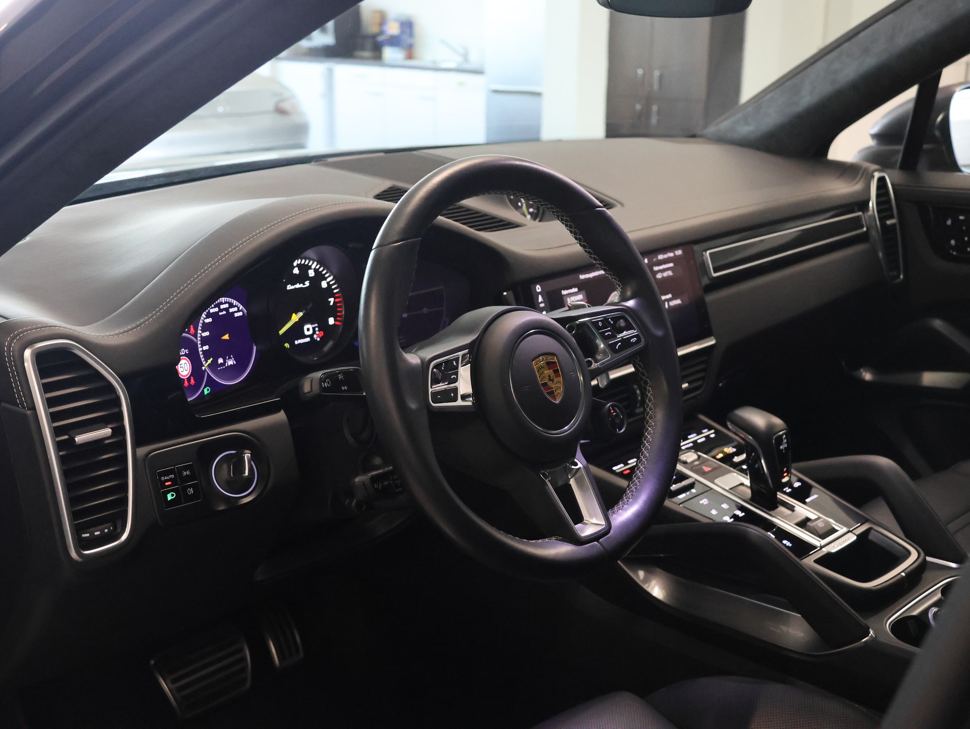 PORSCHE Cayenne Turbo Coupé S E-Hybrid *Bose* *Panoramadach* *Sitzheizung*-image-21