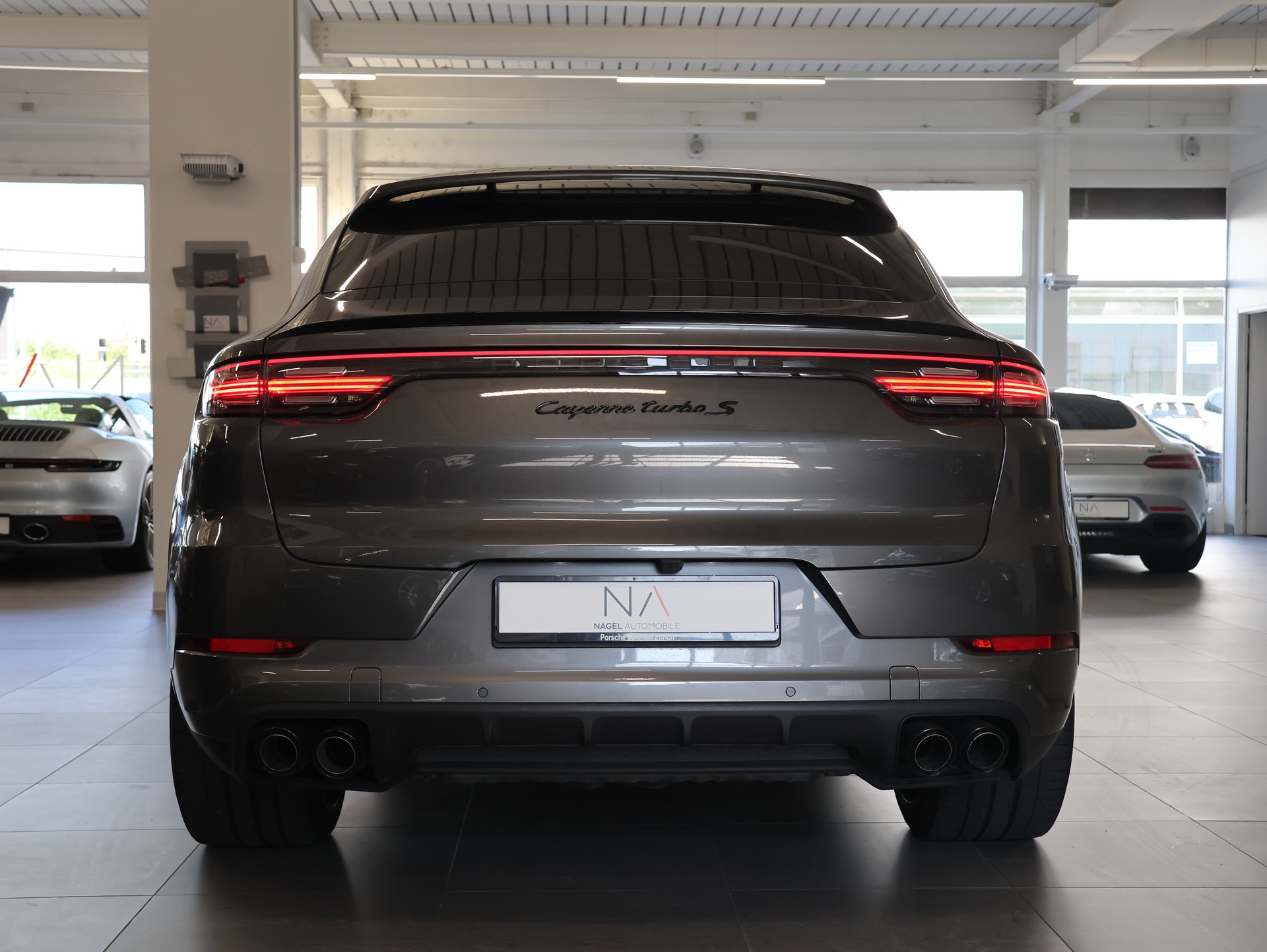 PORSCHE Cayenne Turbo Coupé S E-Hybrid *Bose* *Panoramadach* *Sitzheizung*-image-4